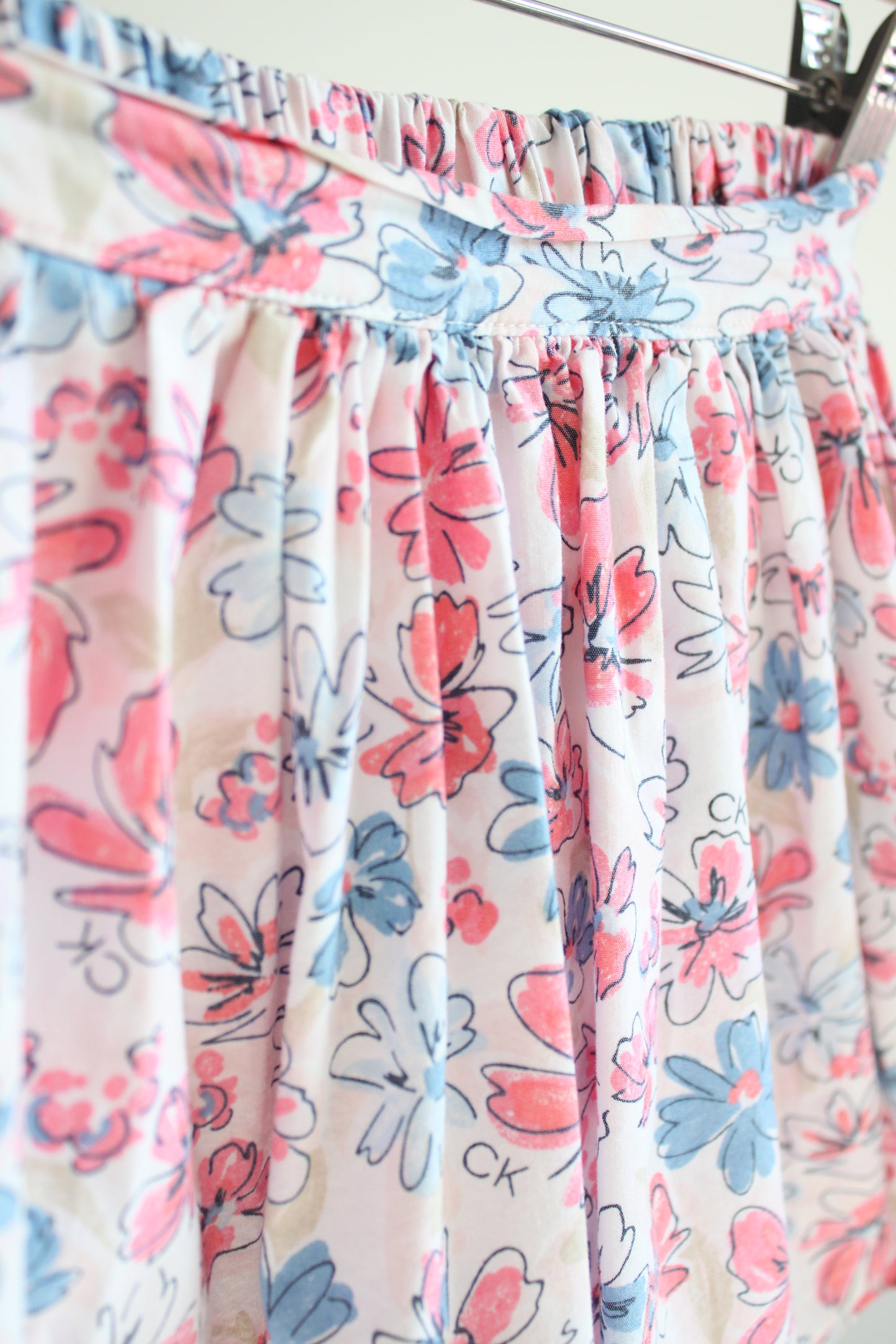 Sijonas Calvin Klein