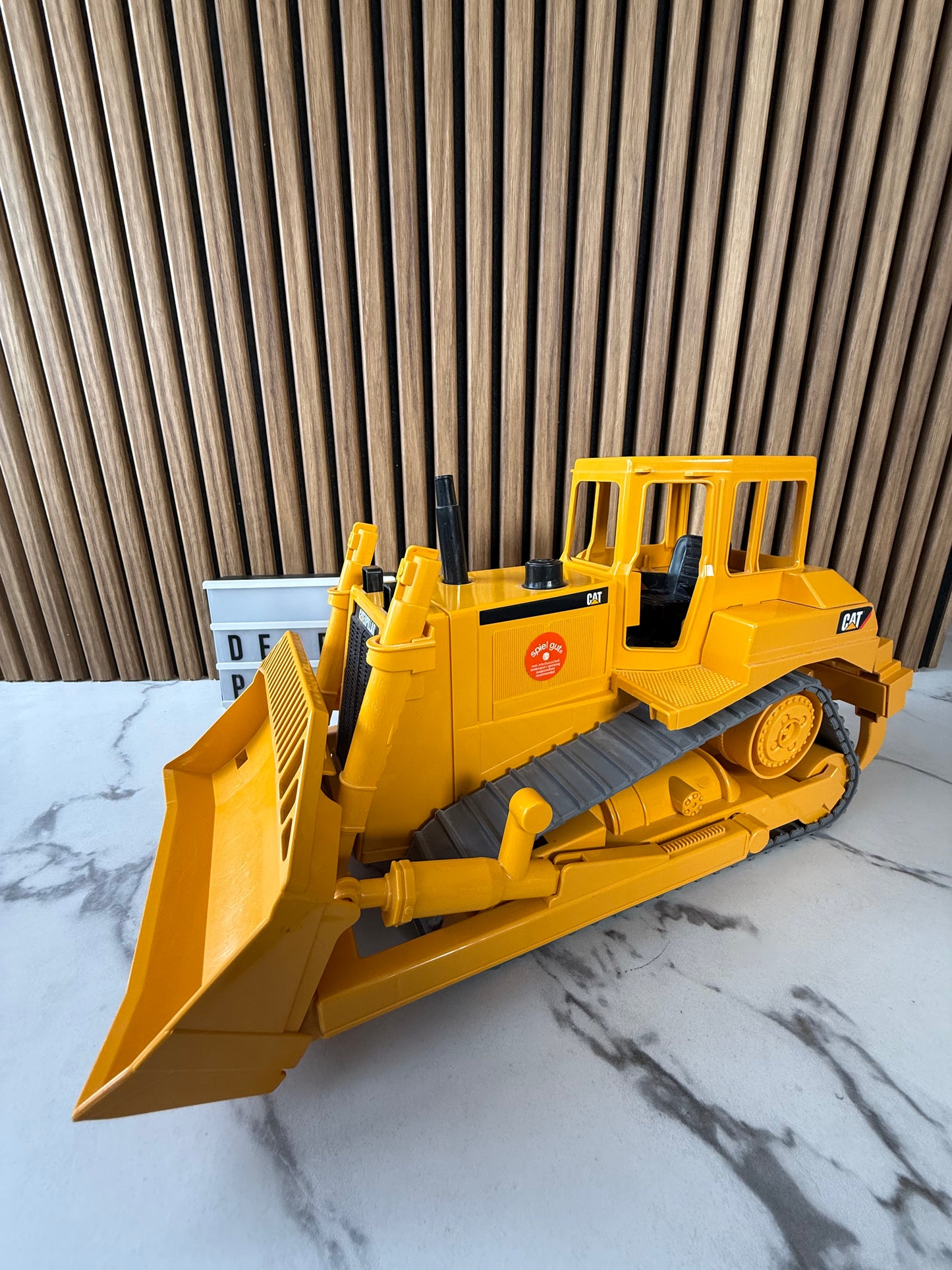 🚜 CAT buldozeris