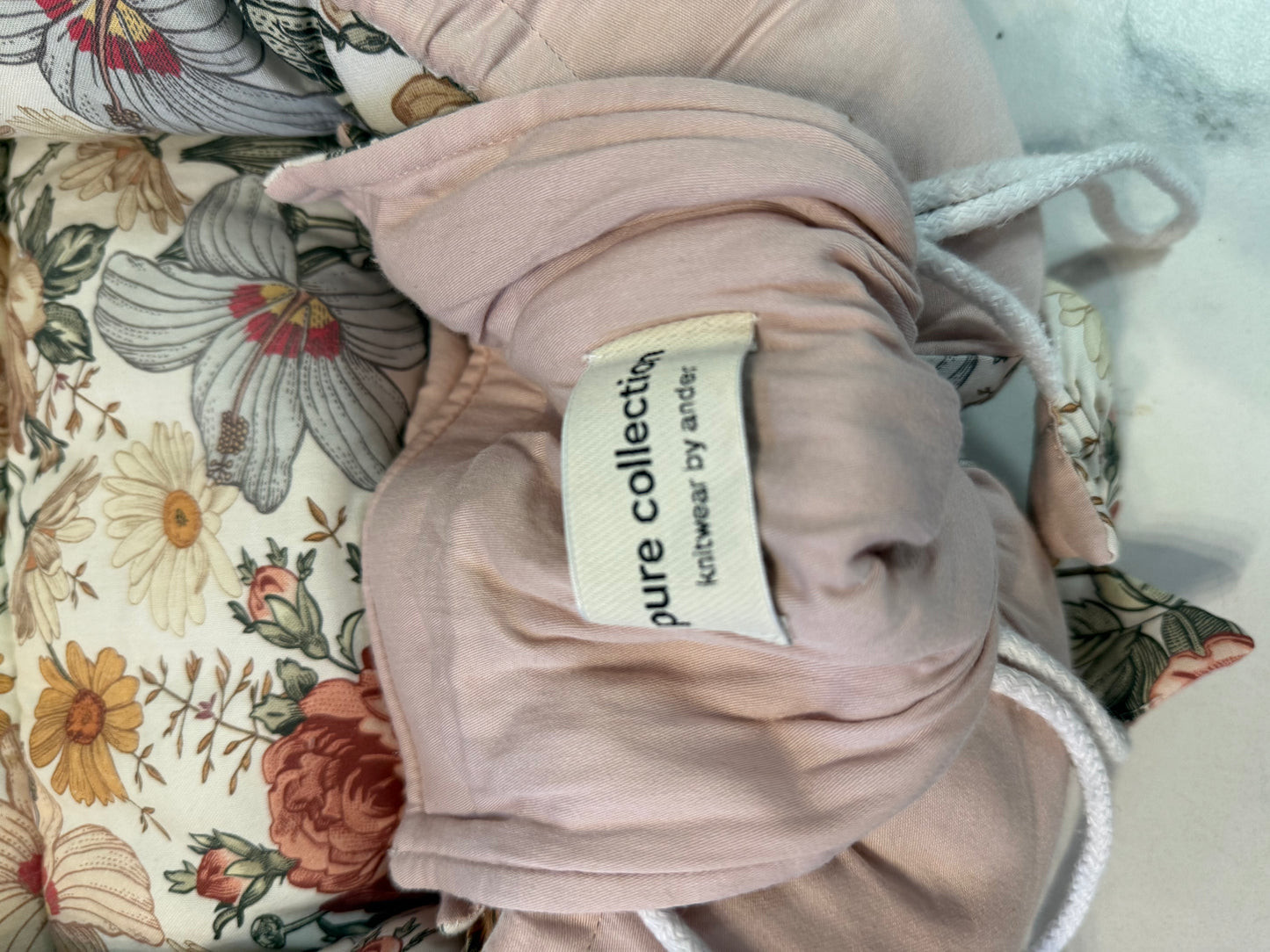 🌸 Gėlėtas kūdikio lizdelis