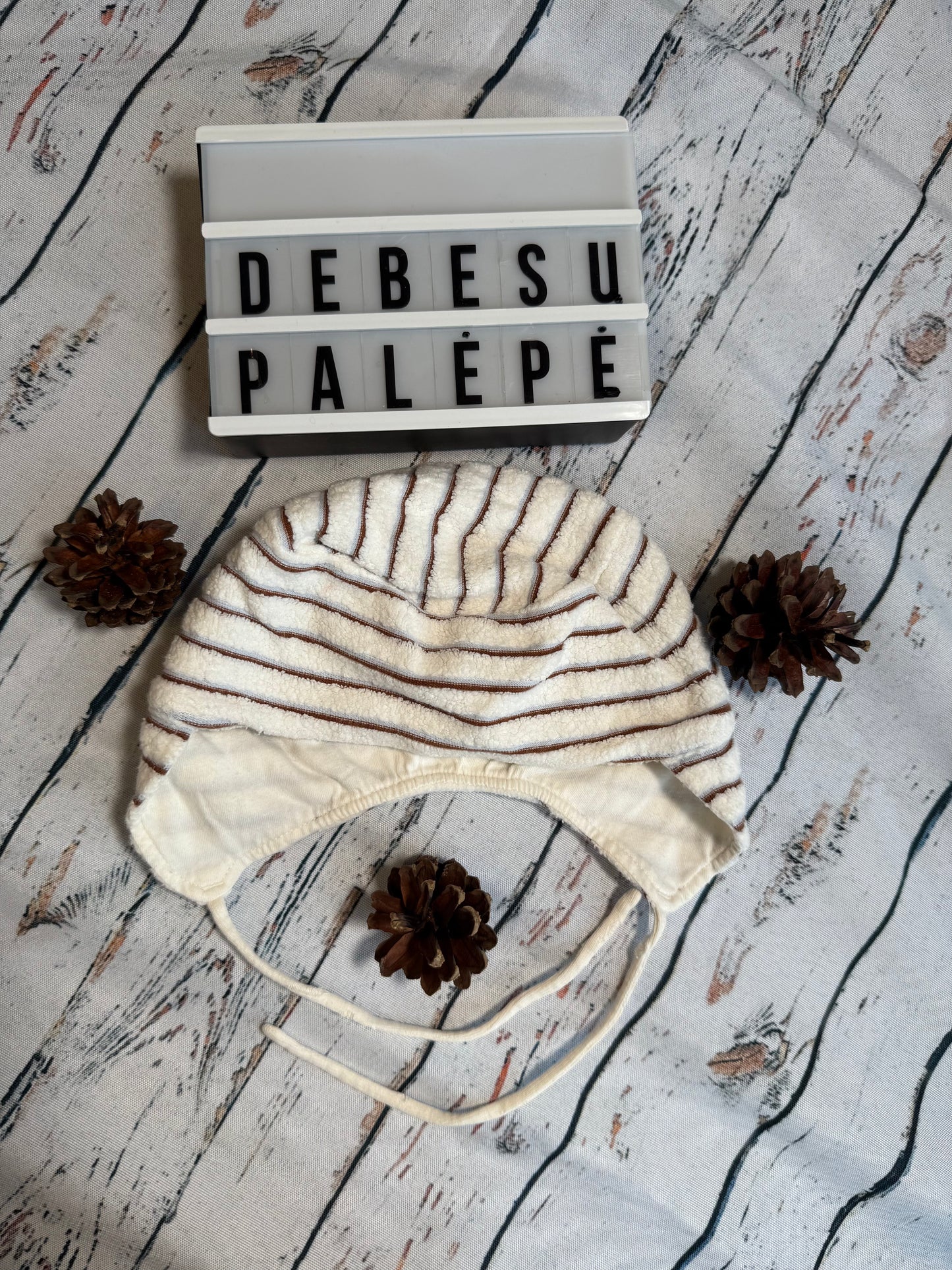 Kepurė su raišteliais