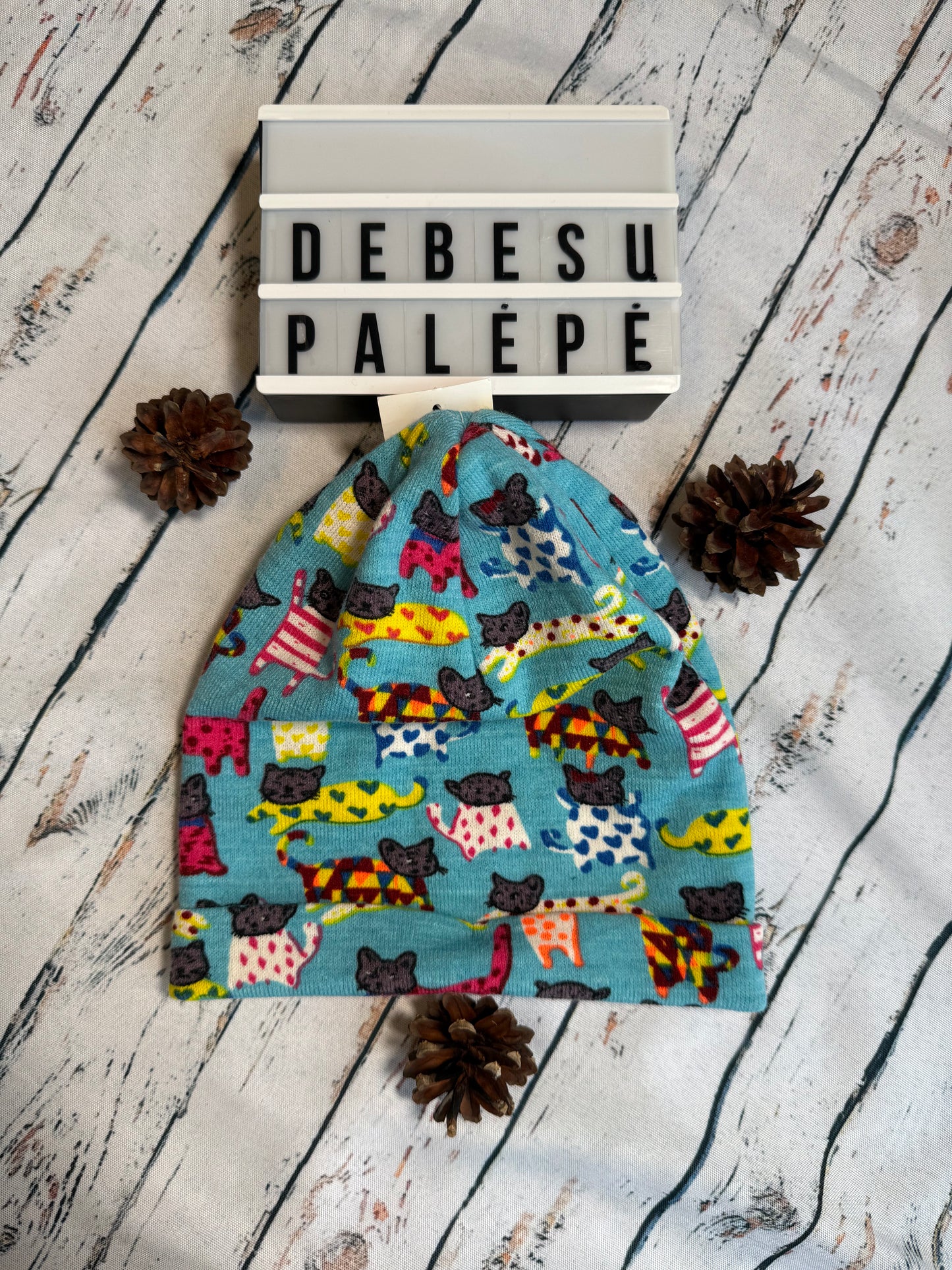 Kepurė su katinukais