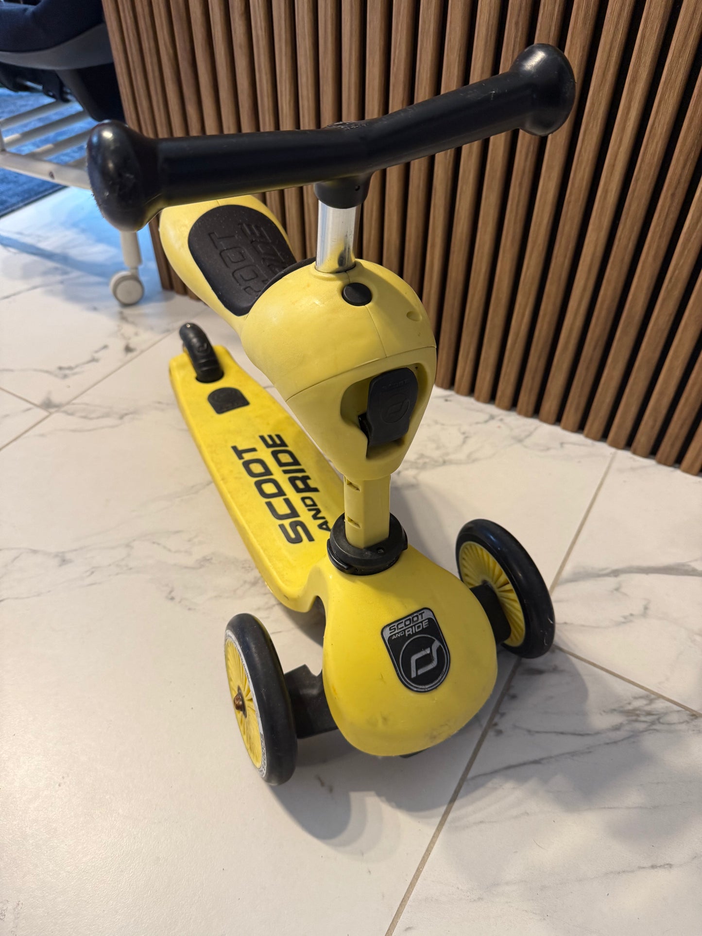 🛴 Vaikiškas paspirtukas su sėdyne – 2 viename