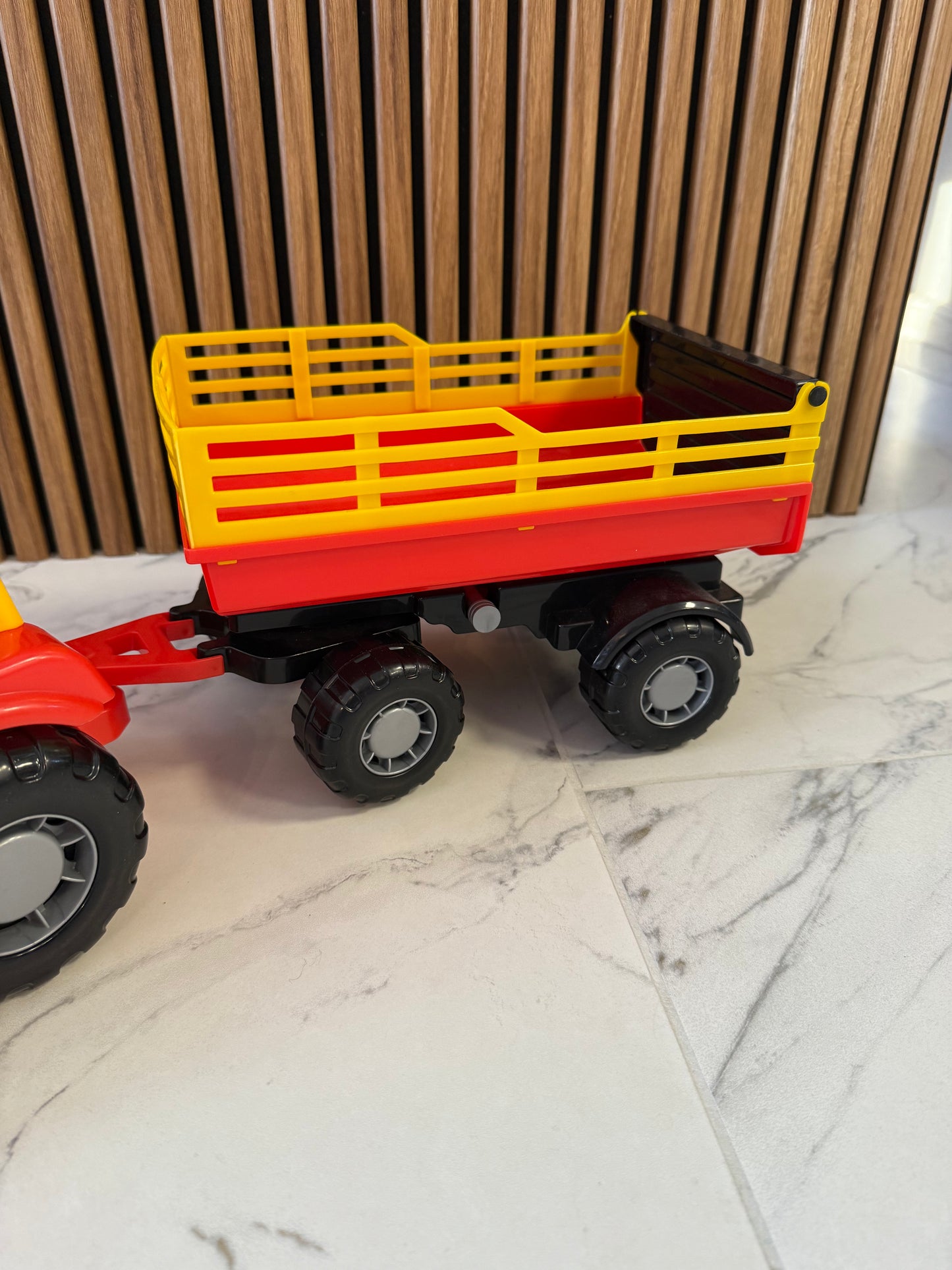 Traktorius „Ūkio darbininkas“ 🚜🌾