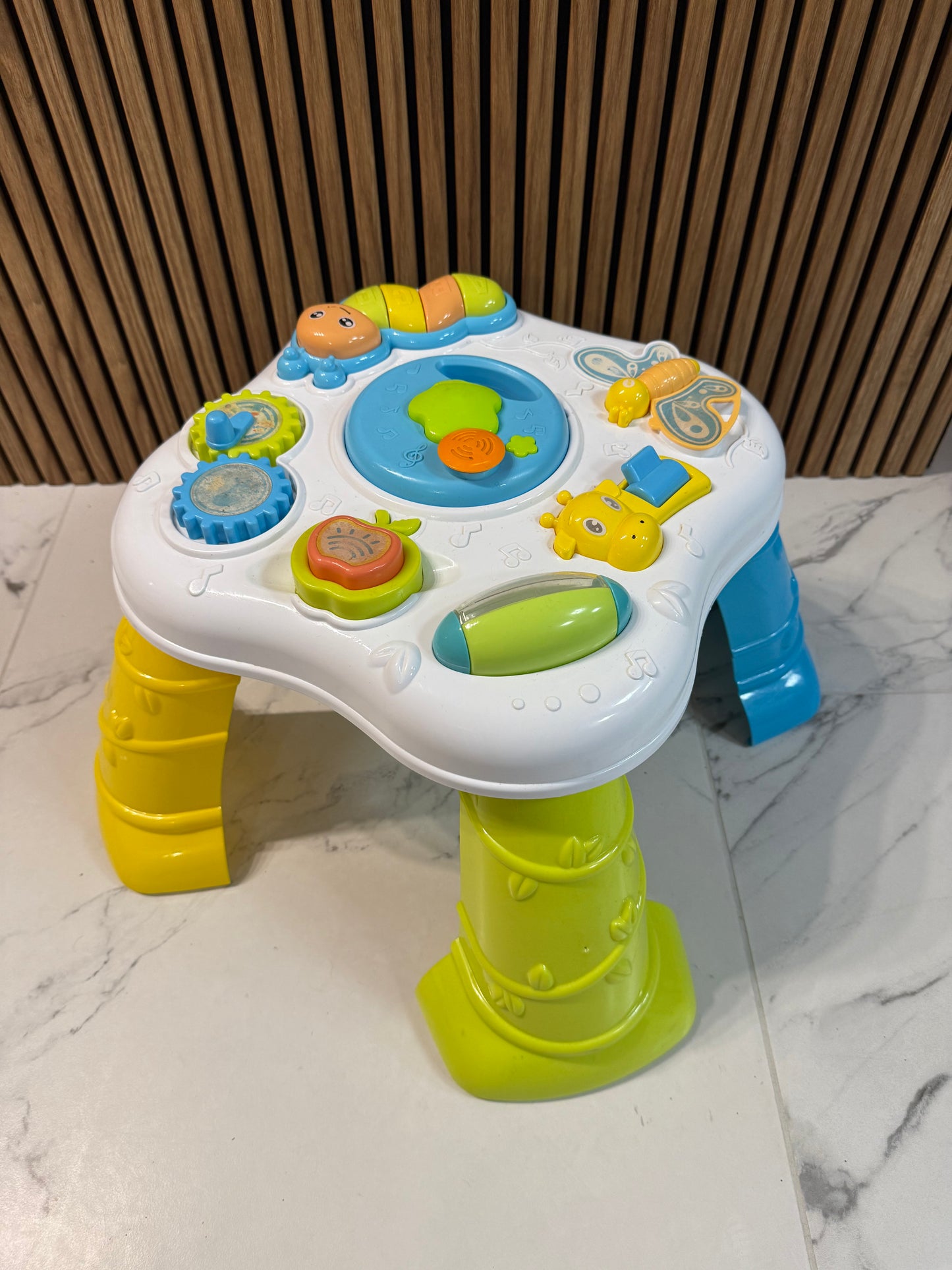 Muzikinis atradimų staliukas „Mažojo tyrinėtojo laboratorija“