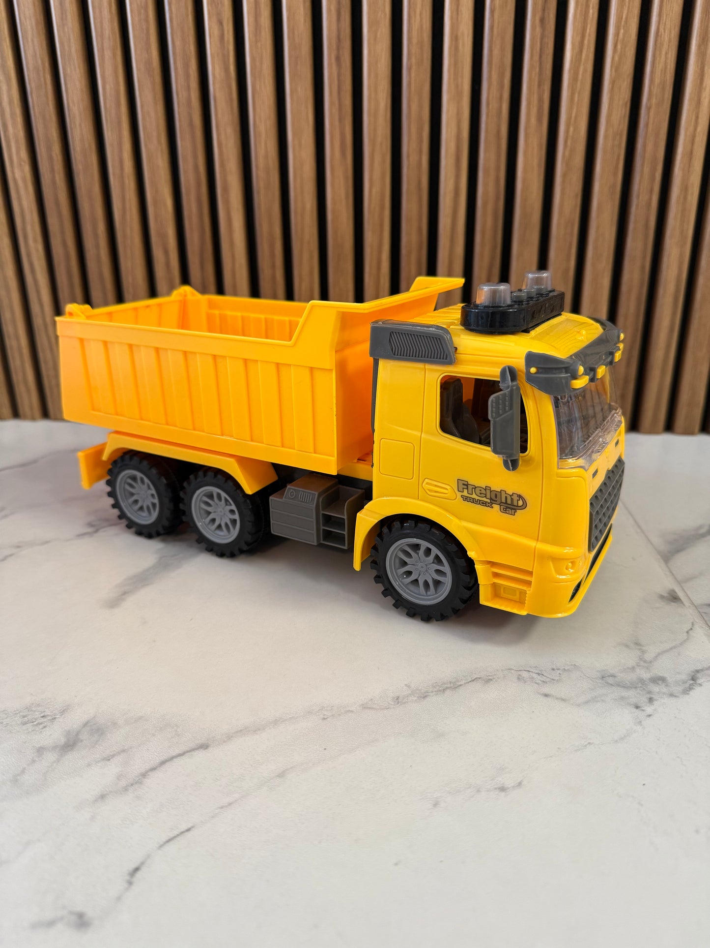 Geltonasis savivartis 🚧