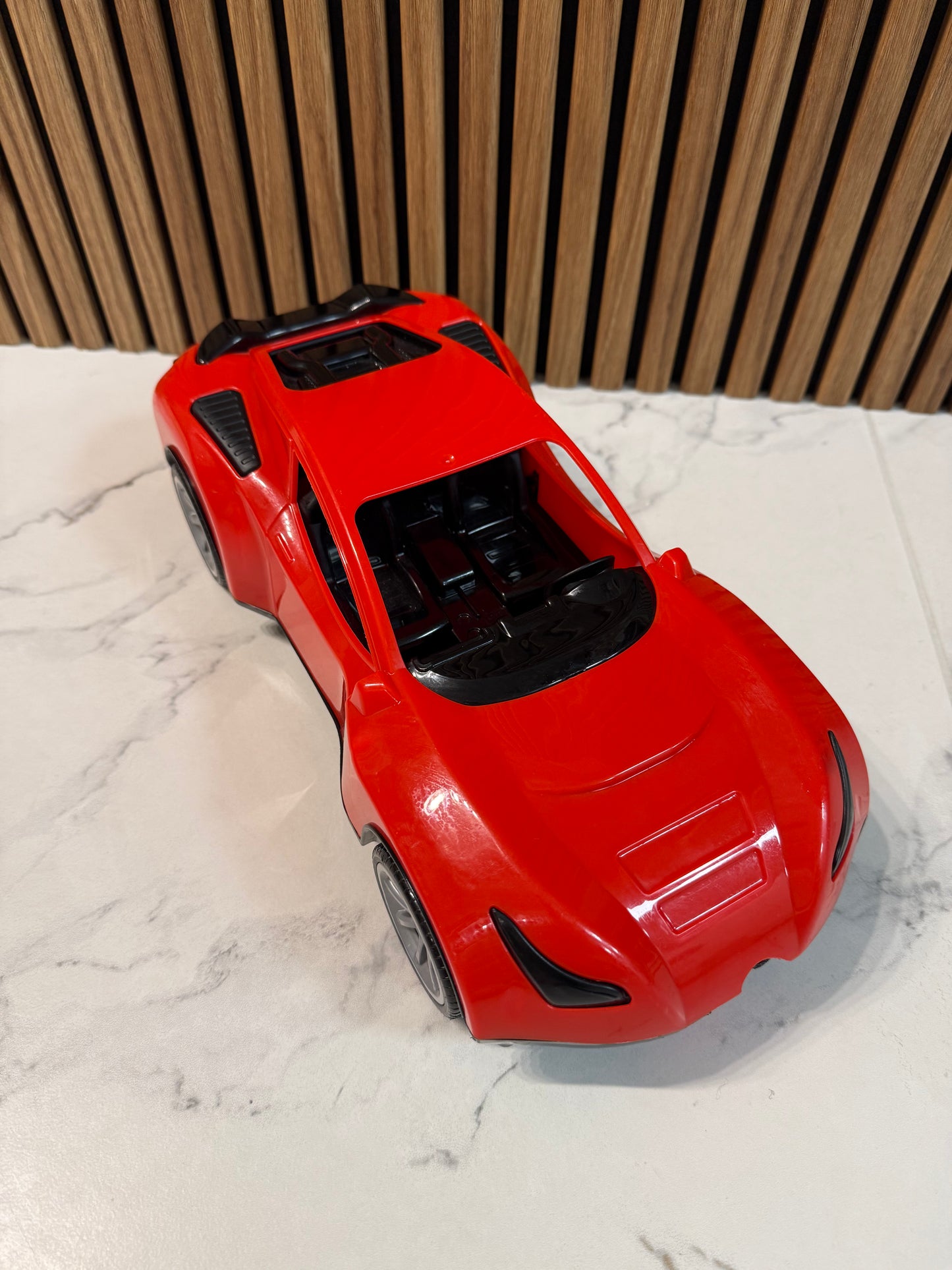 🚗 Raudonas greituolis – sportinis automobilis mažiesiems vairuotojams