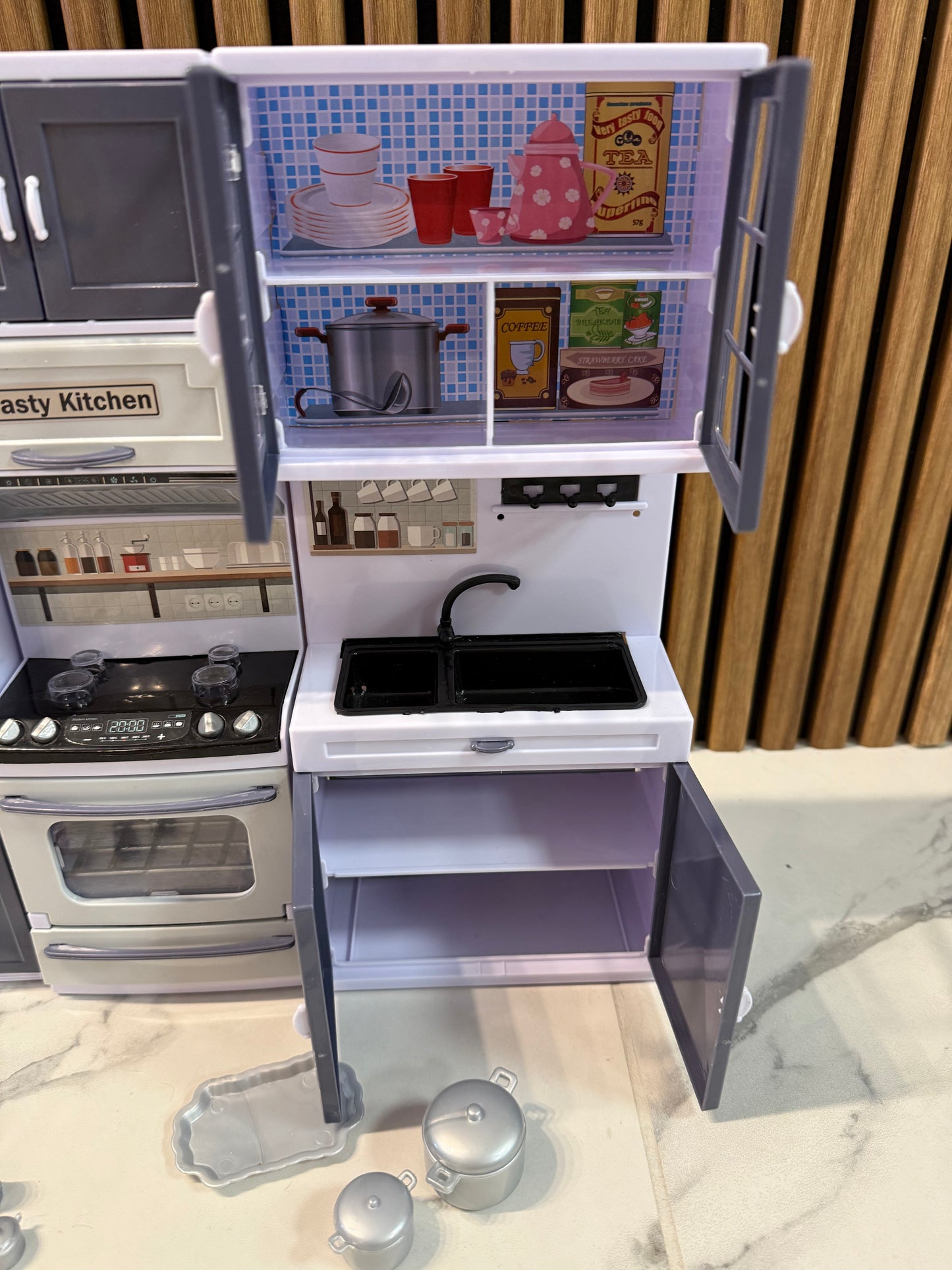 Mini „Tasty Kitchen“ garsų virtuvėlė su indais
