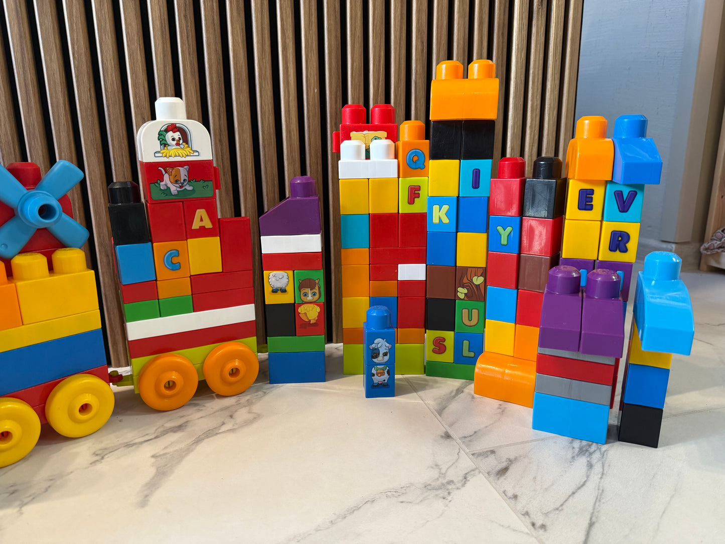 Spalvota Mega Bloks kaladėlių kolekcija