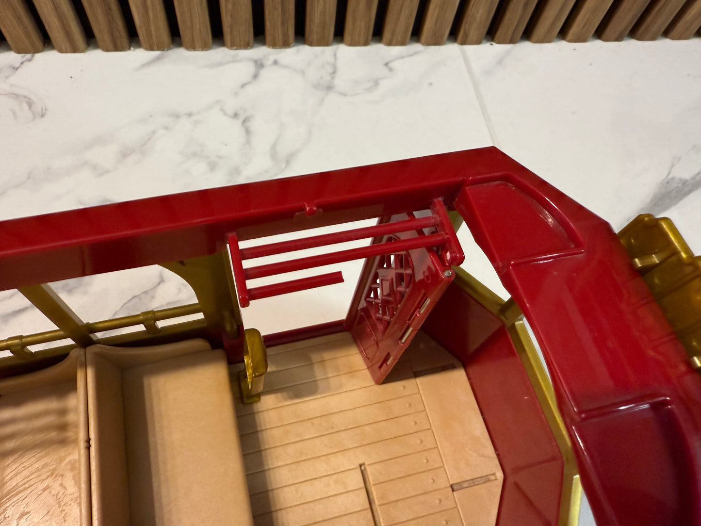 Sylvanian Families “Ride-Along Tram” – kelionė po miestelį!