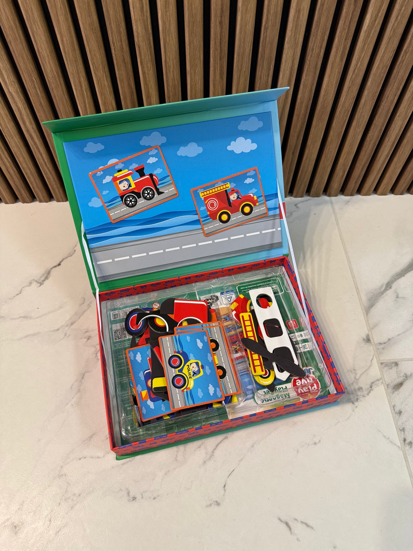 Magnetinė dėžutė „Sudėliok transporto priemonę“