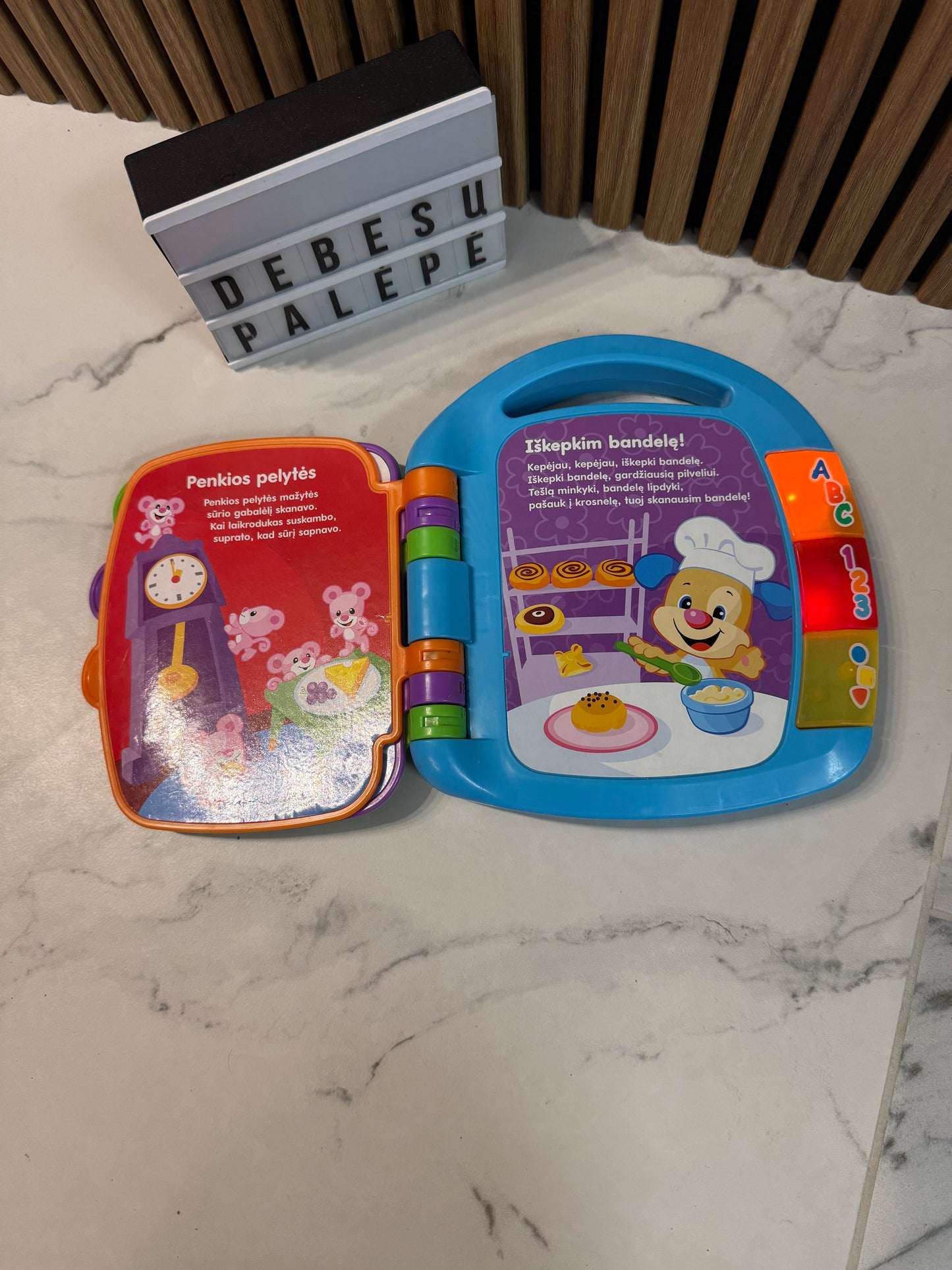 Fisher-Price Muzikinė knygelė