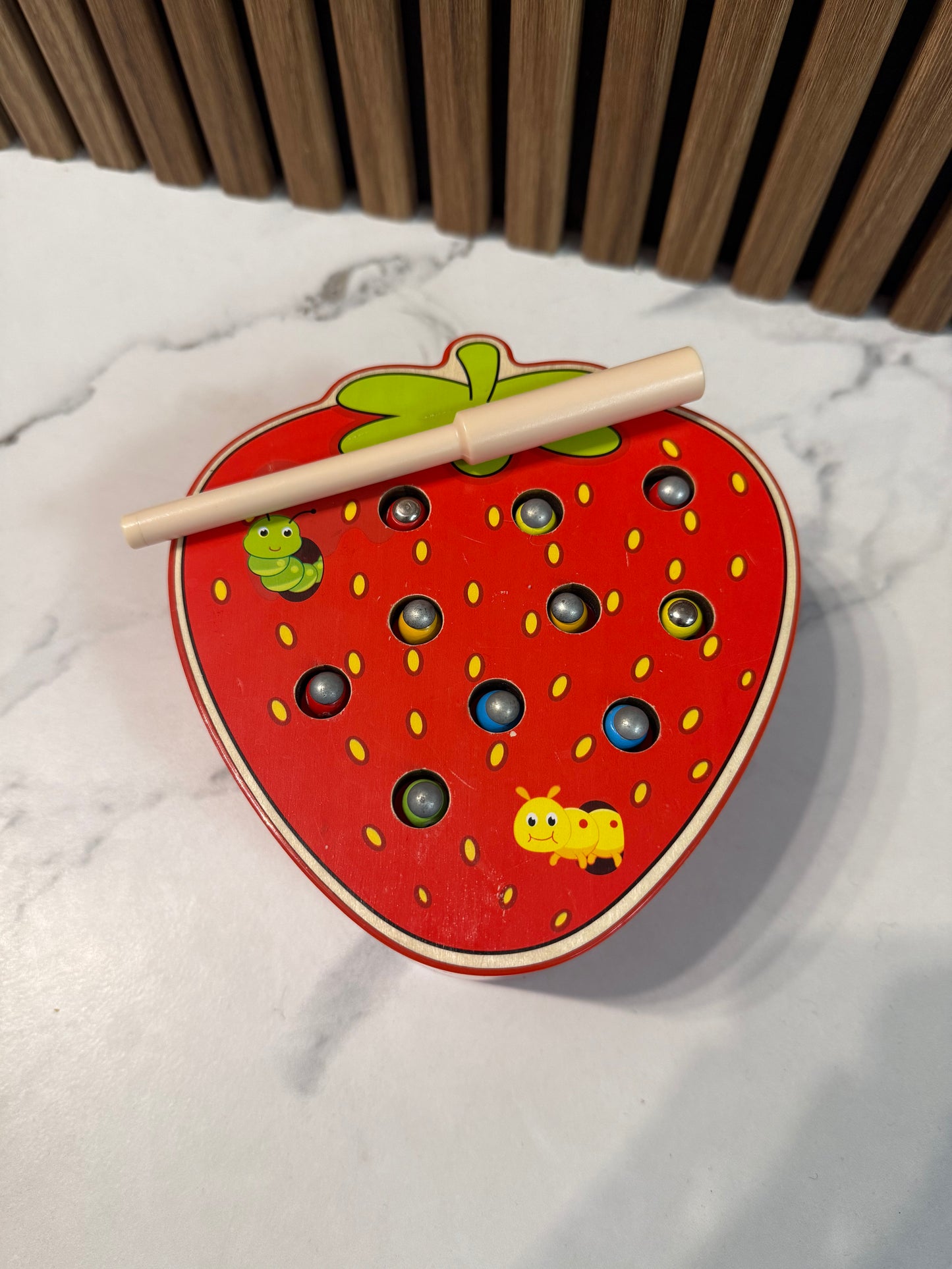 🍓Magnetinė braškytė – vikšrelių medžioklė