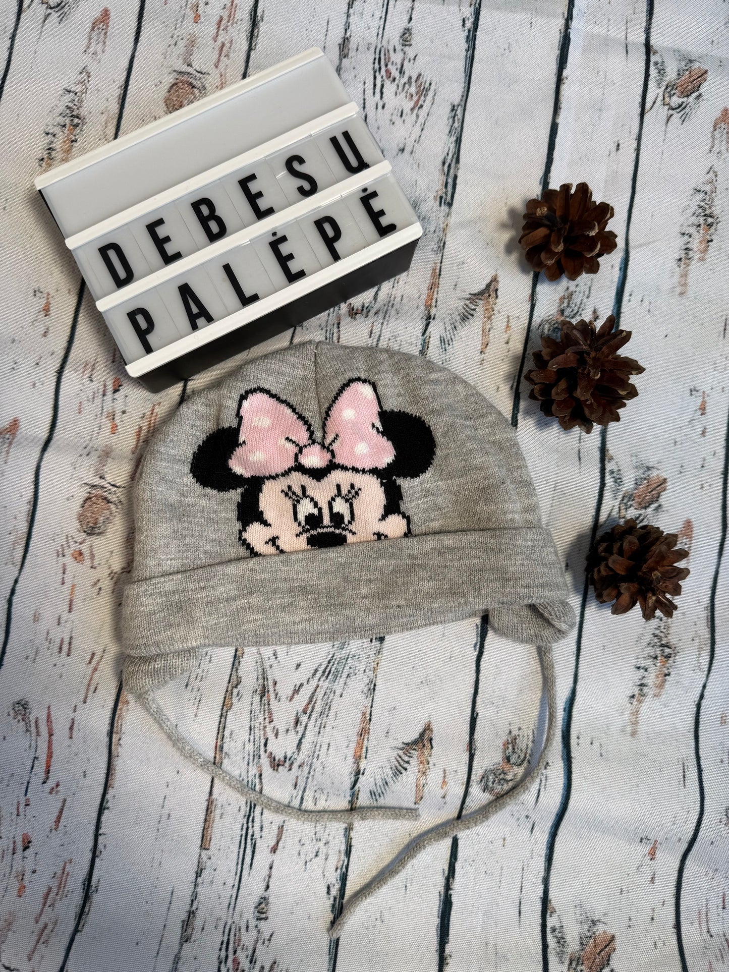 Kepurė Minnie Mouse su raišteliais
