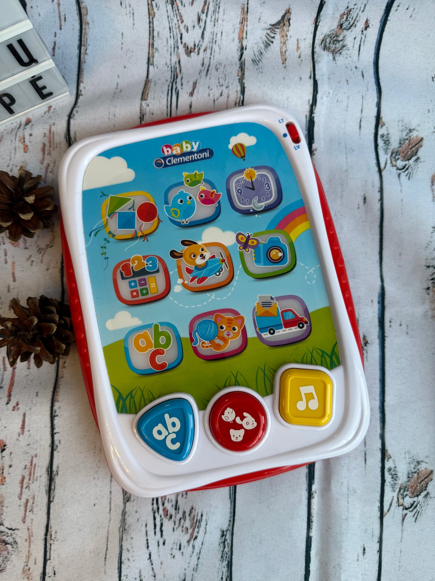 📘 Interaktyvi lietuviškai kalbanti knygelė mažyliui