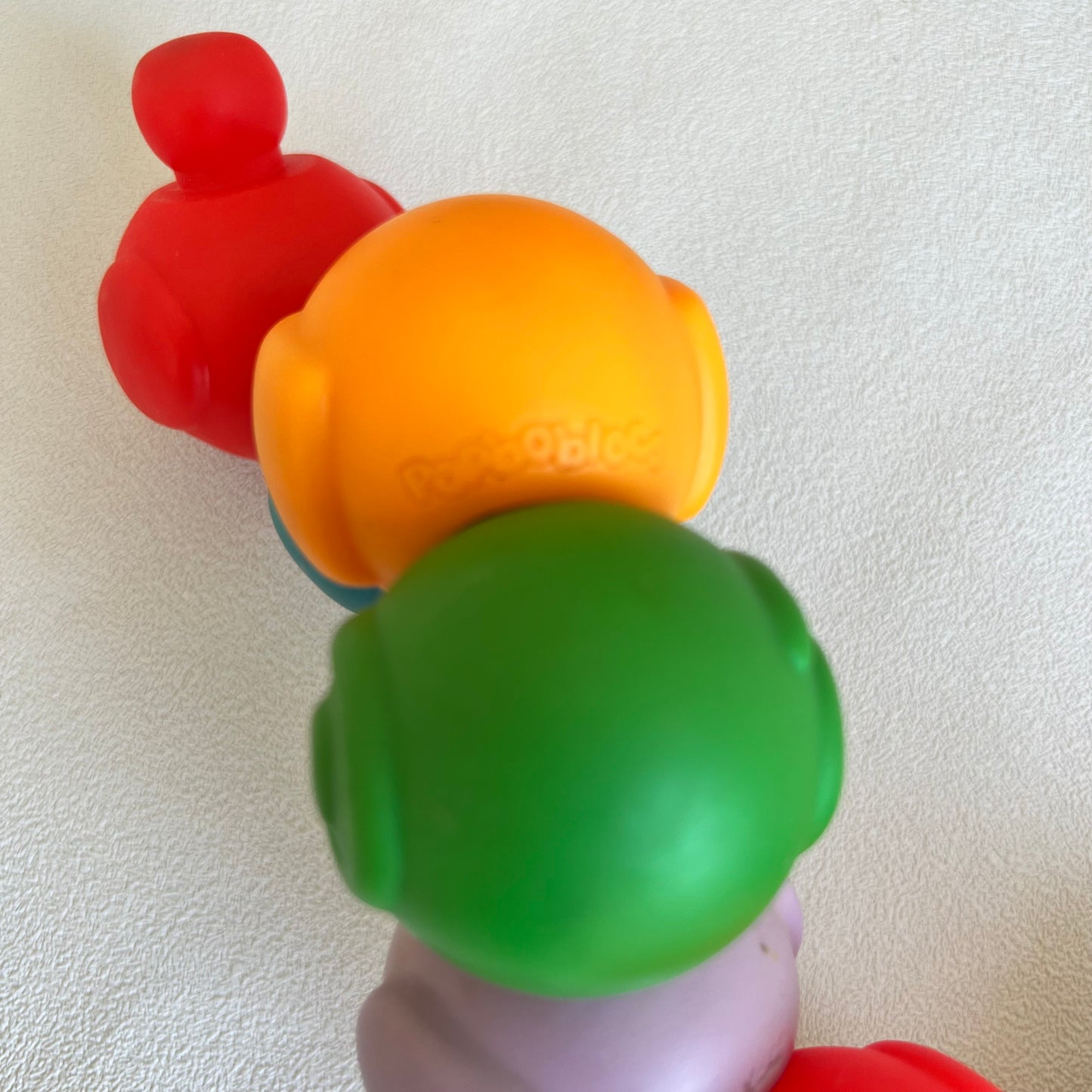 Sujungiami minkšti dideli karoliukai