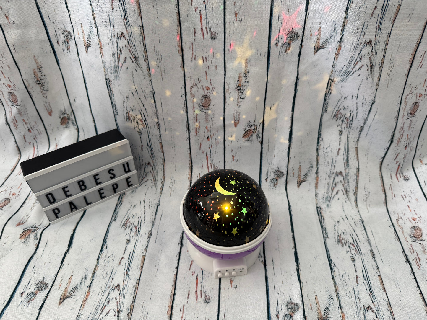 🌙 Žvaigždžių projektorius – naktinė lemputė