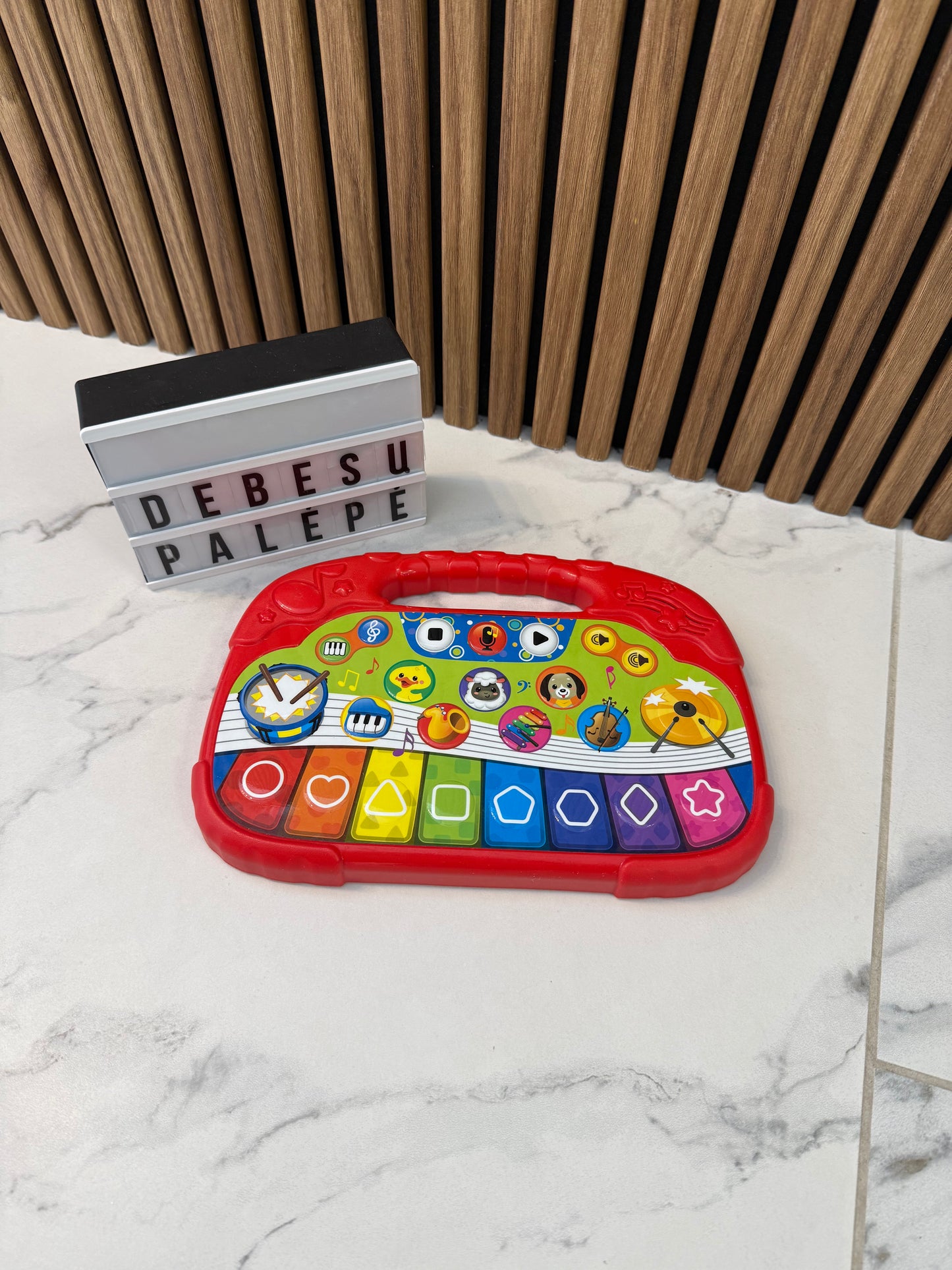 🎵 Interaktyvus muzikinis pianinas su rankena