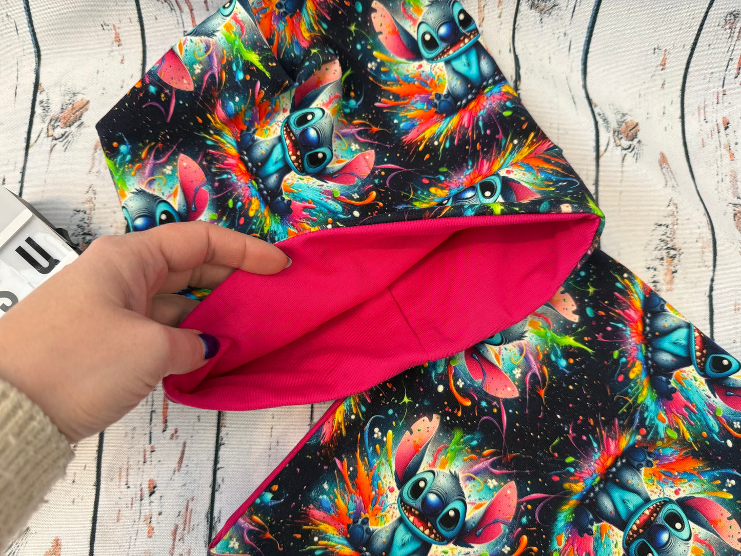 Rankų darbo kepurės ir movos komplektas