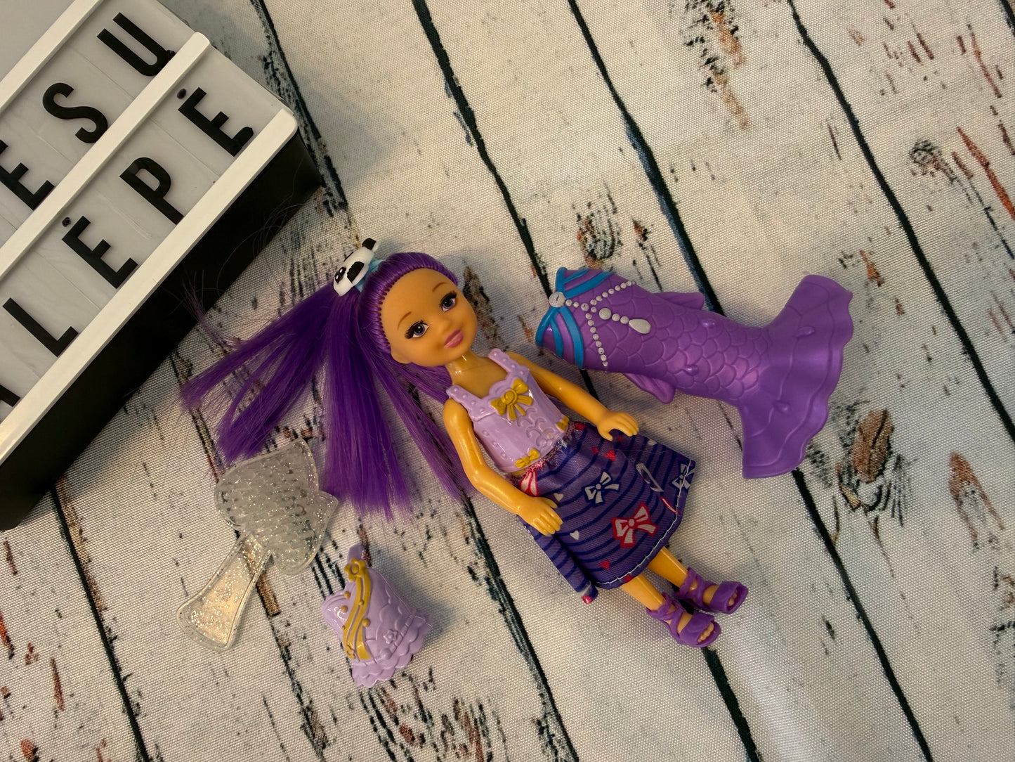 🧜♀️ Violetinė fėjos / undinėlės lėlytė su priedais