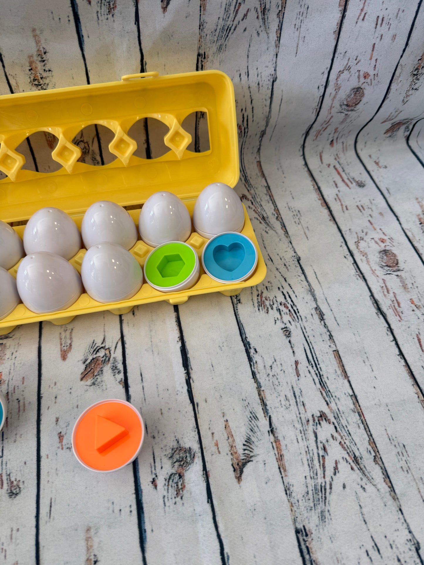 🥚🧩 Lavinamasis kiaušinukų rūšiavimo žaidimas