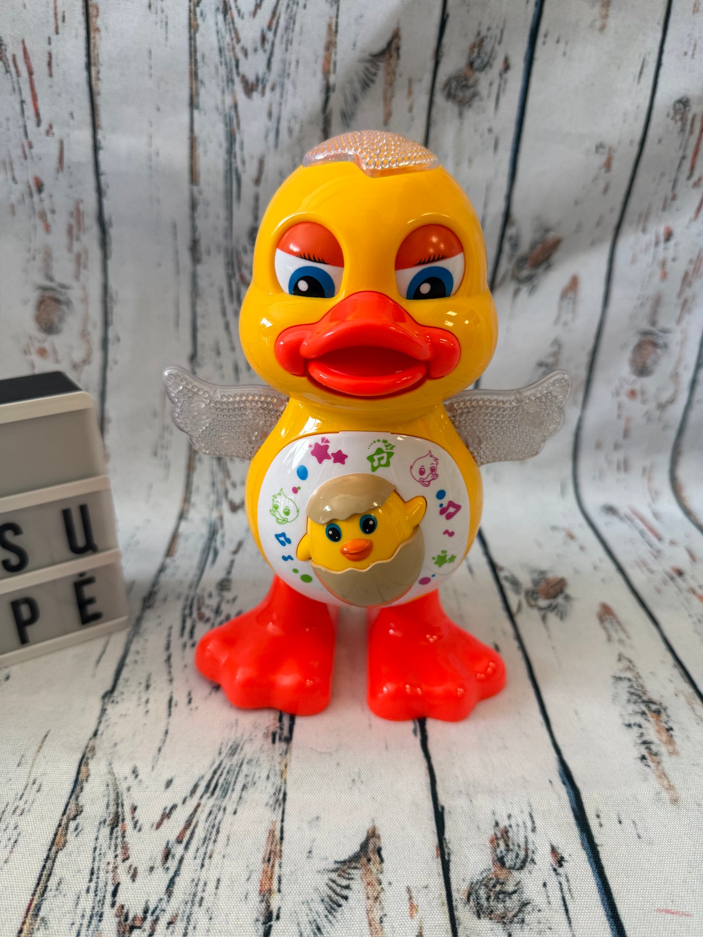 🦆🎵 Šokantis ir dainuojantis ančiukas