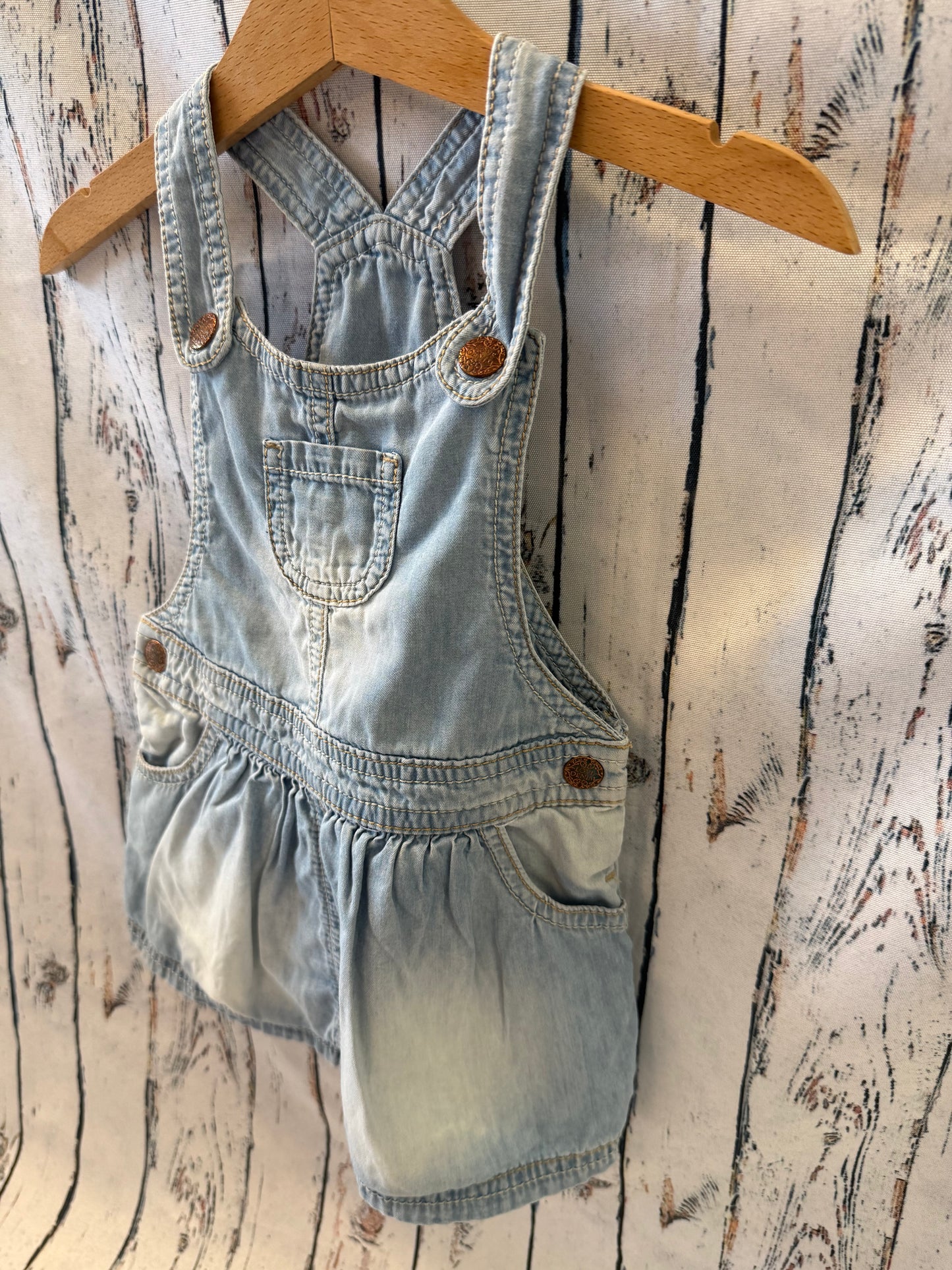 Sarafanas F&F