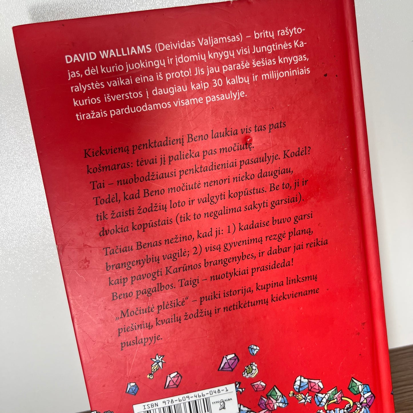 Knyga Močiutė plėšikė