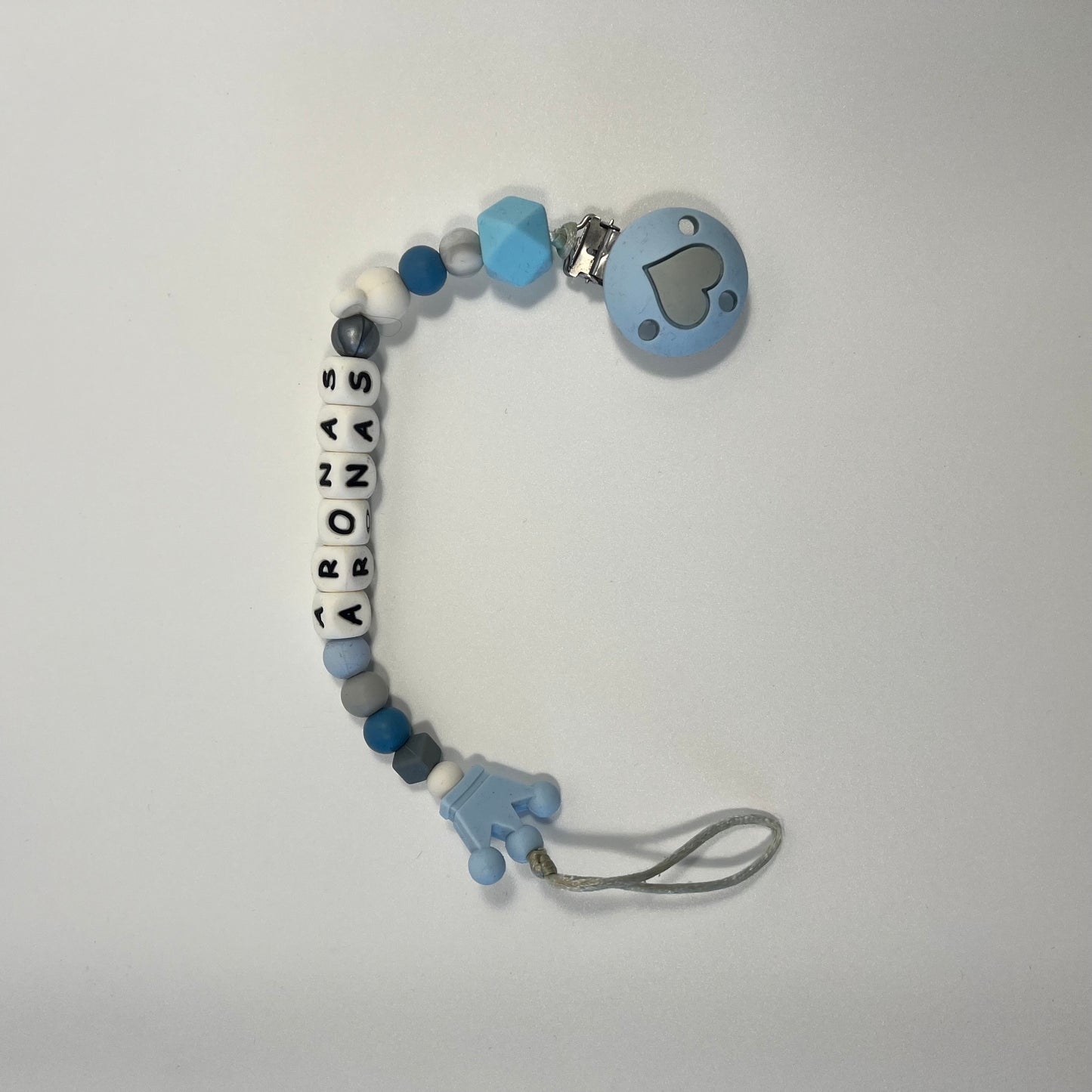 Čiulptuko grandinėle su Aronas vardu