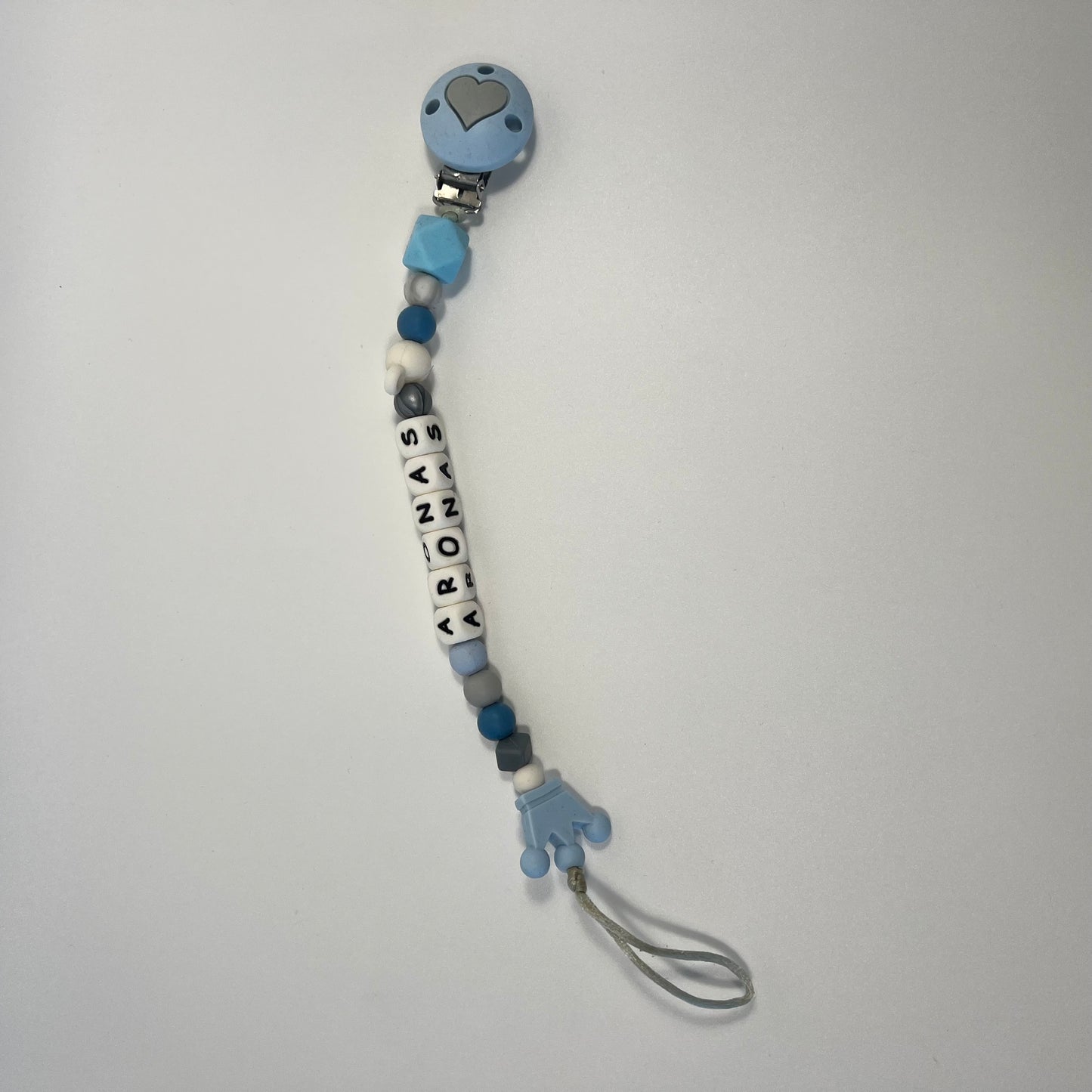 Čiulptuko grandinėle su Aronas vardu