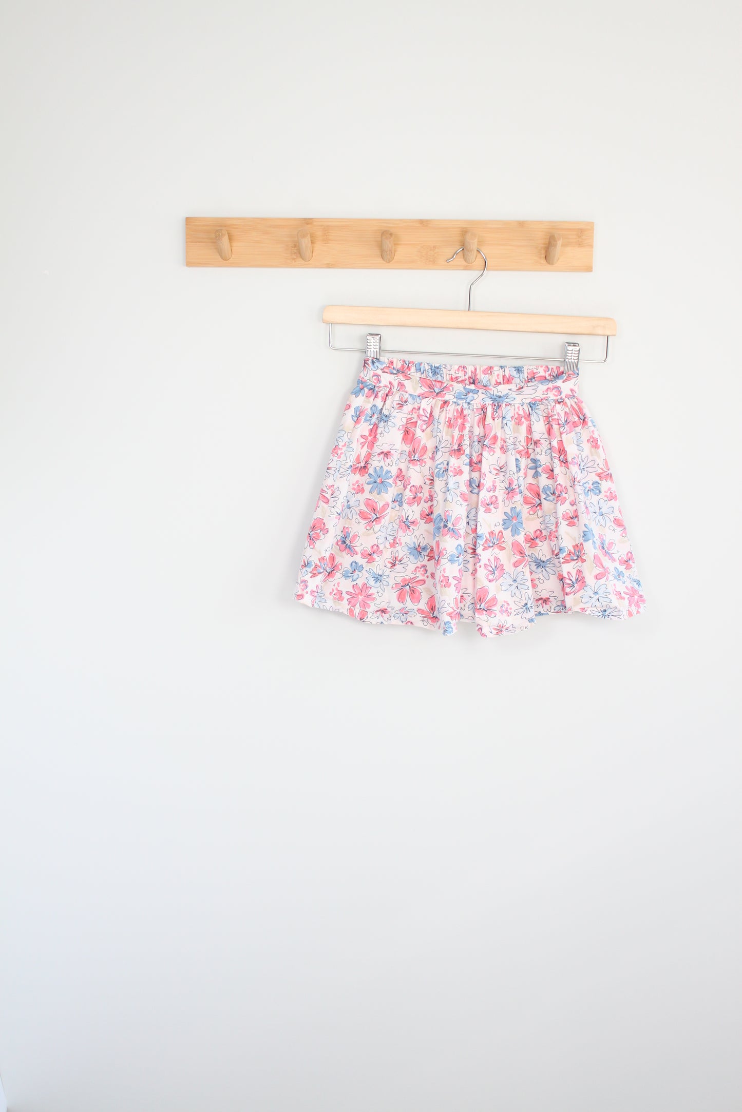 Sijonas Calvin Klein