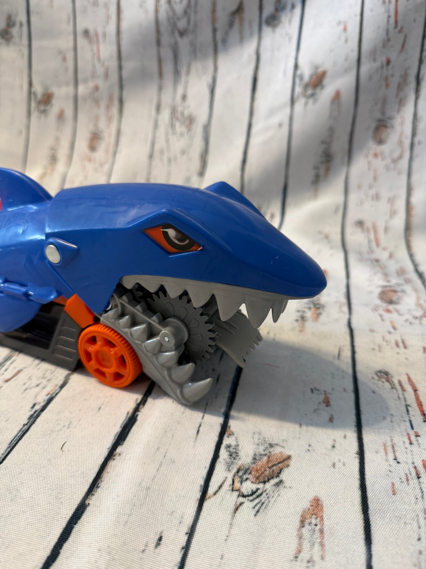🦈🚗 Hot Wheels ryklio transporteris