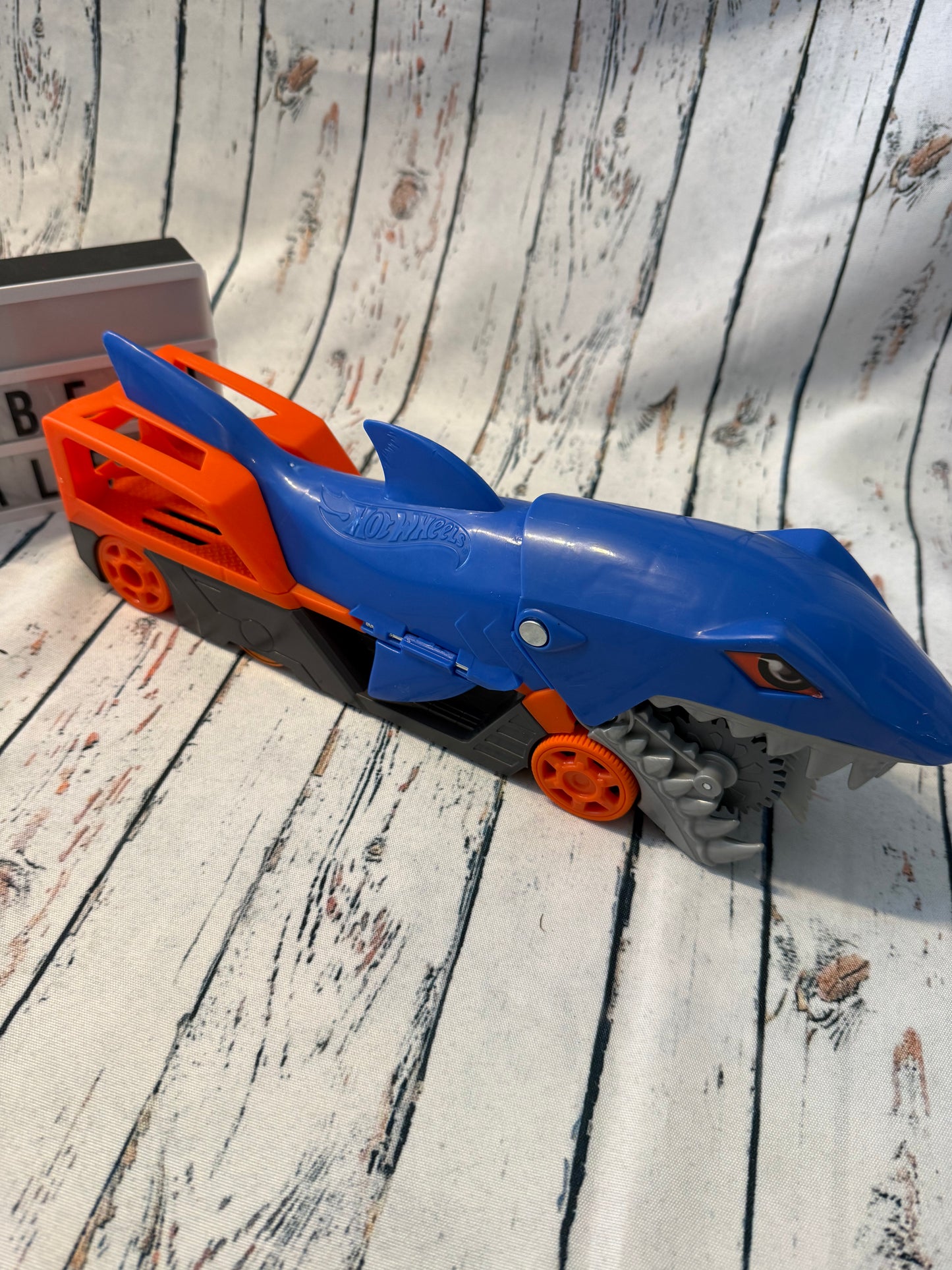 🦈🚗 Hot Wheels ryklio transporteris