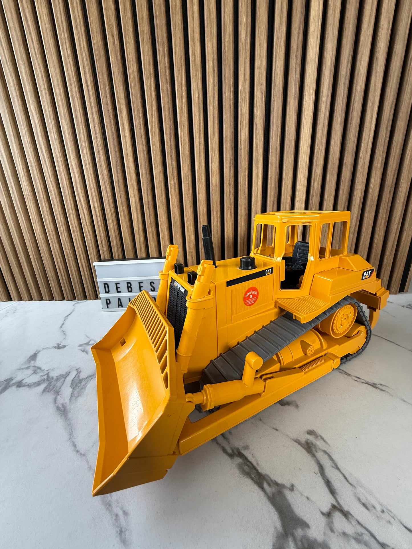 🚜 CAT buldozeris