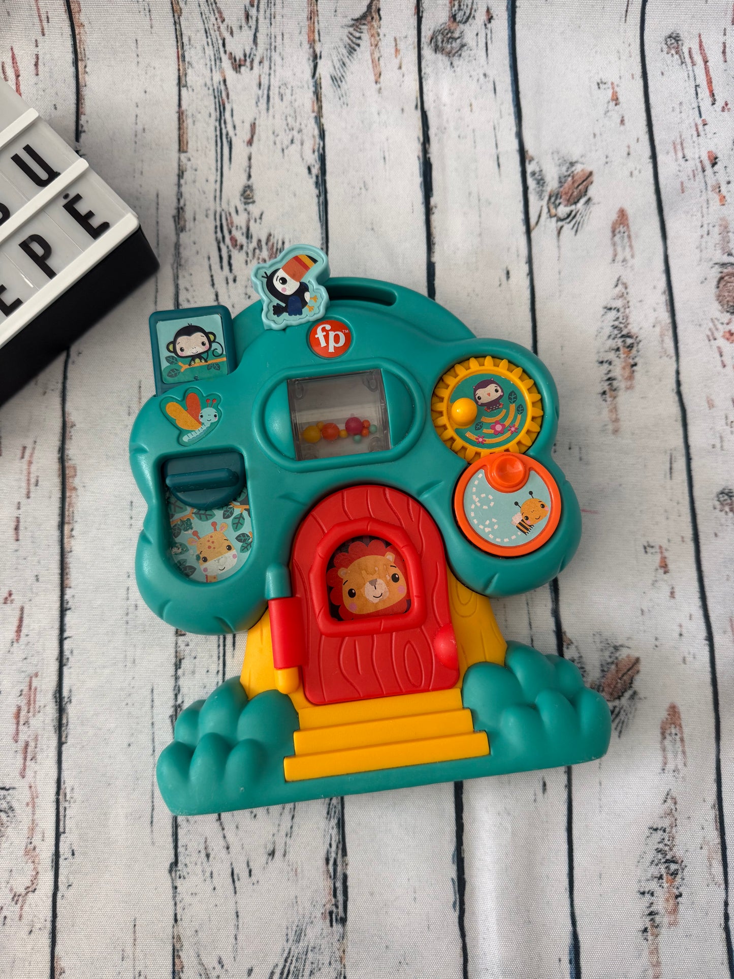 🌳🦁 Fisher-Price lavinamasis medelis