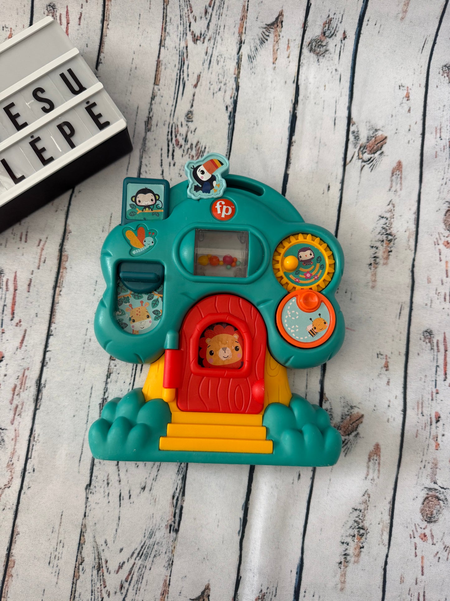 🌳🦁 Fisher-Price lavinamasis medelis