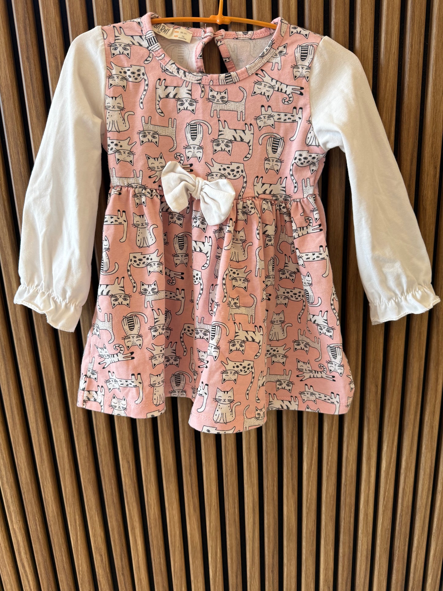 Suknelė su katinėliais