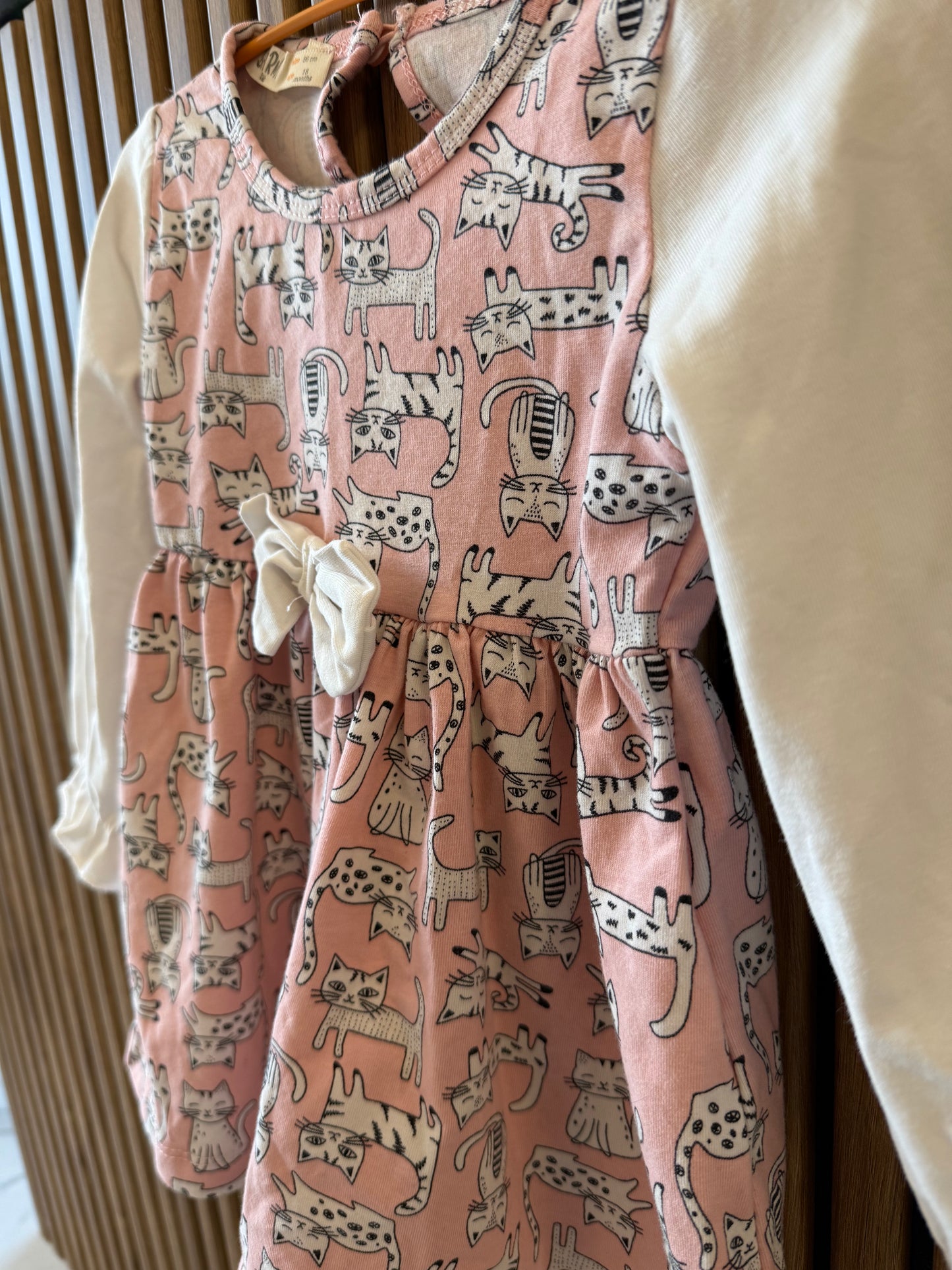 Suknelė su katinėliais