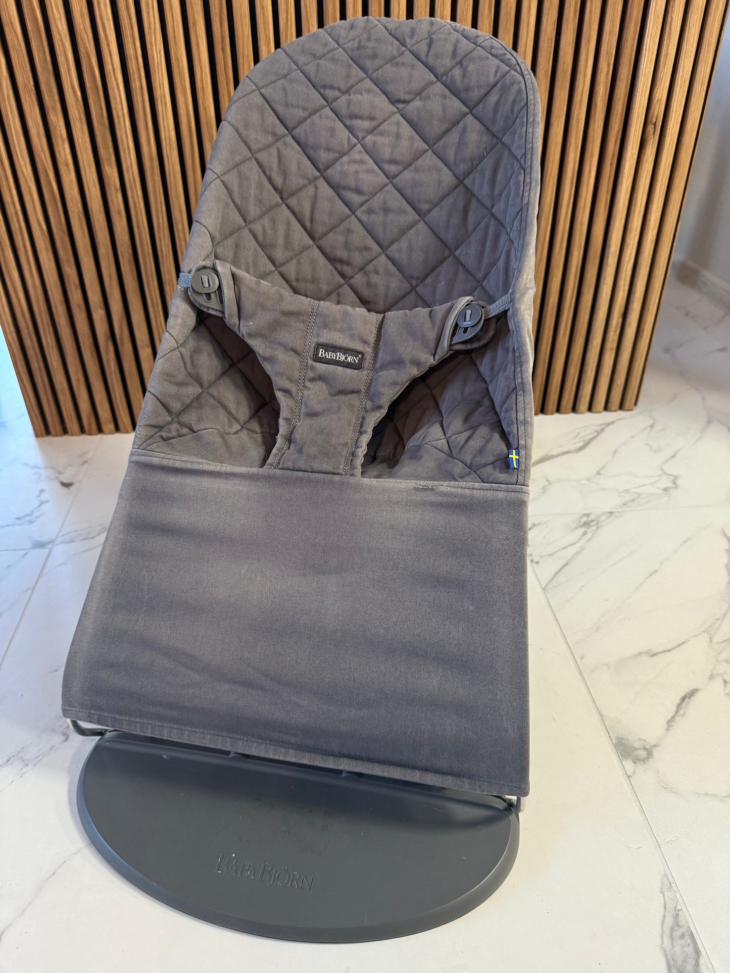 Gultukas BabyBjorn su žaisliuku