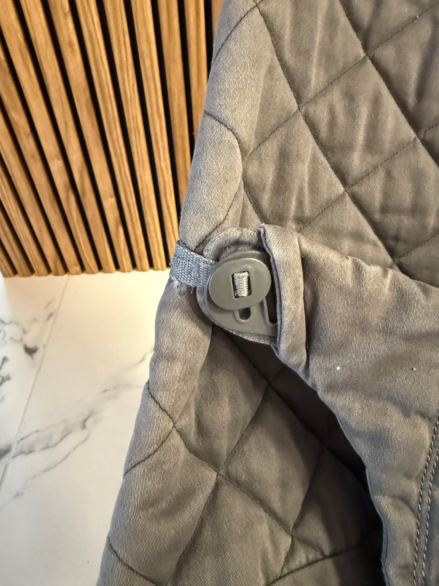 Gultukas BabyBjorn su žaisliuku