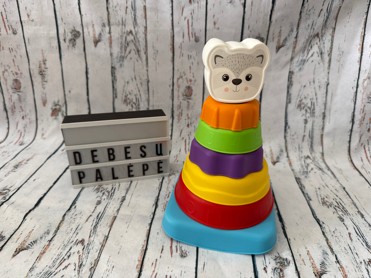 🧸🌈 Bokštelis su žiedais ir meškučiu
