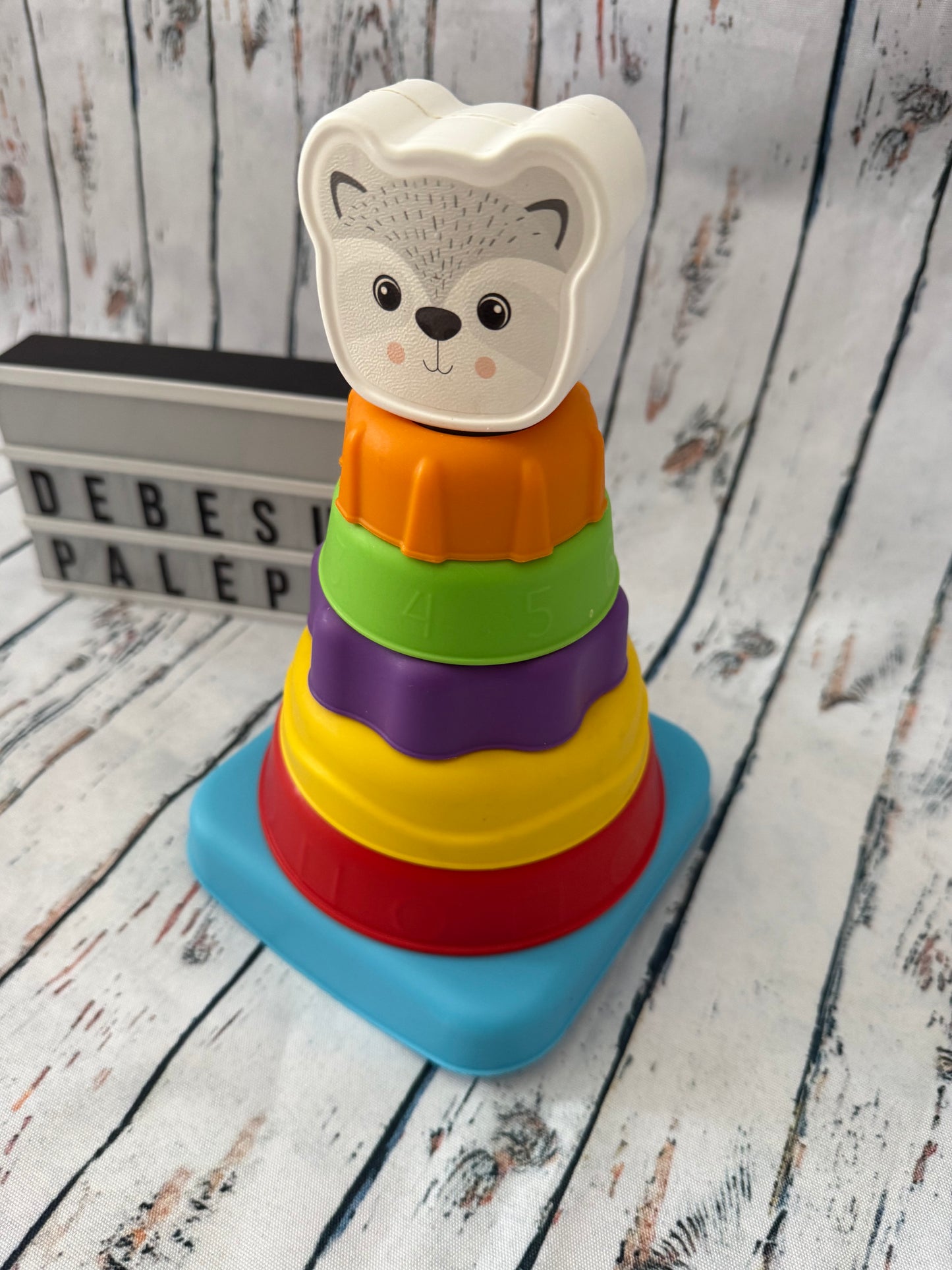 🧸🌈 Bokštelis su žiedais ir meškučiu