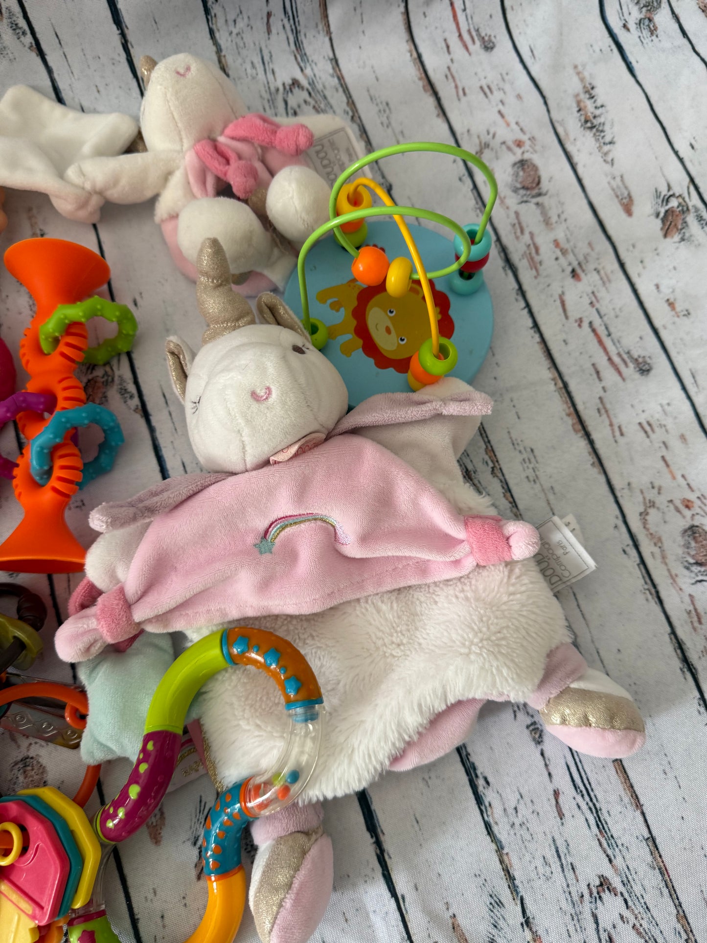 🧸🎀 Barškučių ir sensorinių žaisliukų rinkinys kūdikiui