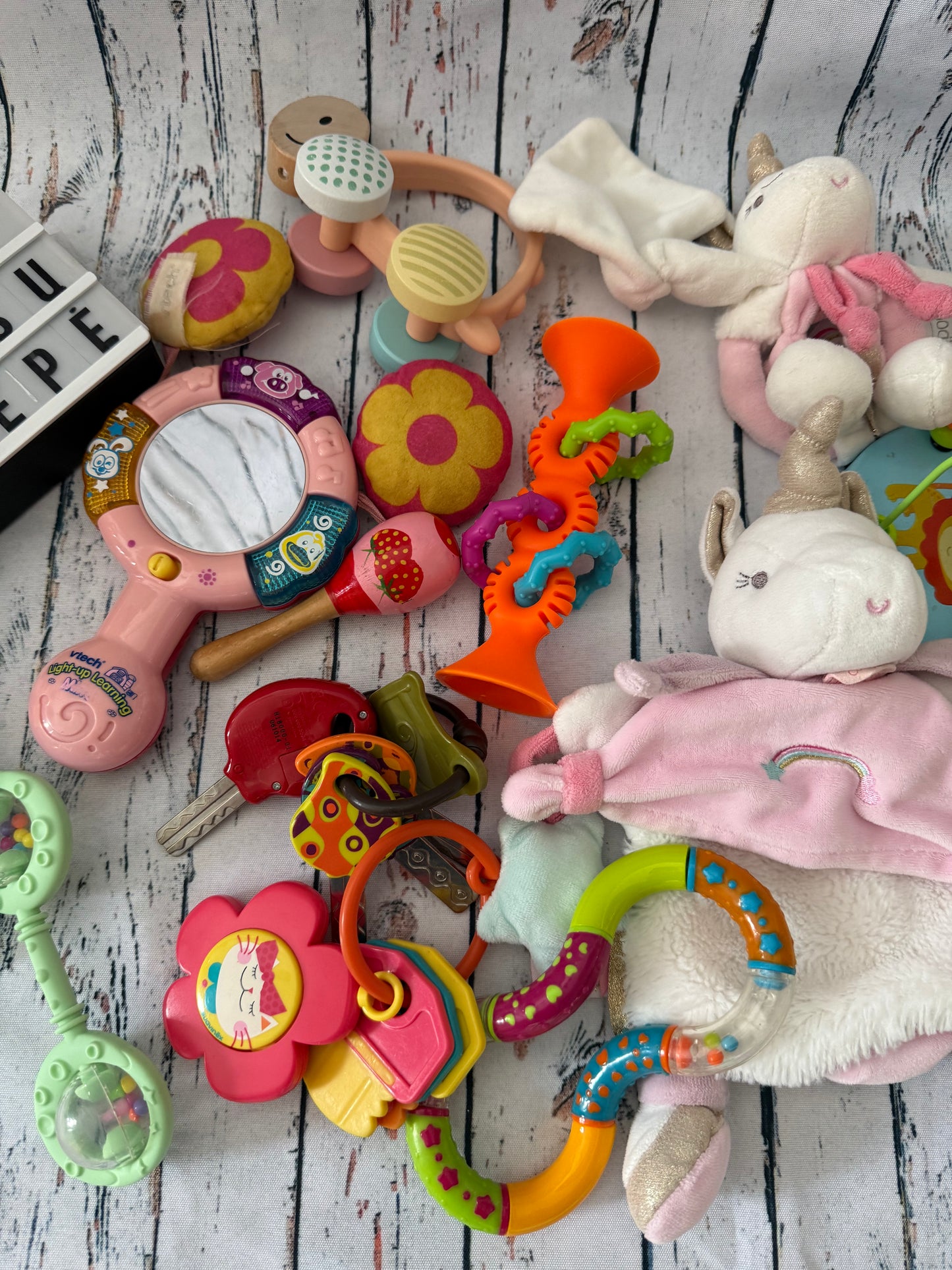 🧸🎀 Barškučių ir sensorinių žaisliukų rinkinys kūdikiui