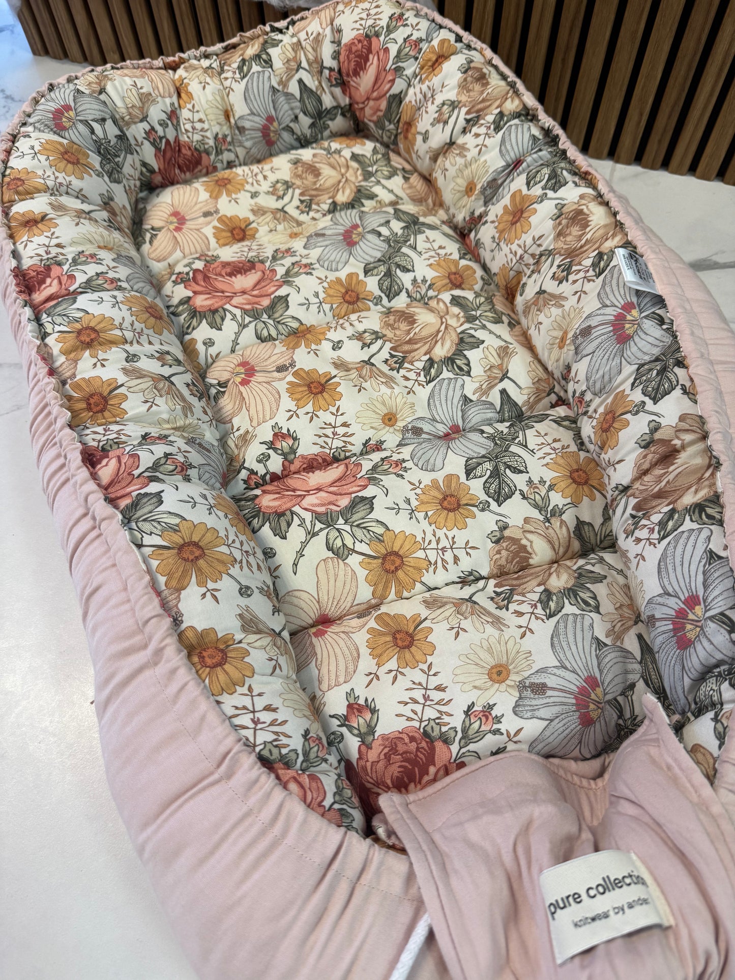 🌸 Gėlėtas kūdikio lizdelis