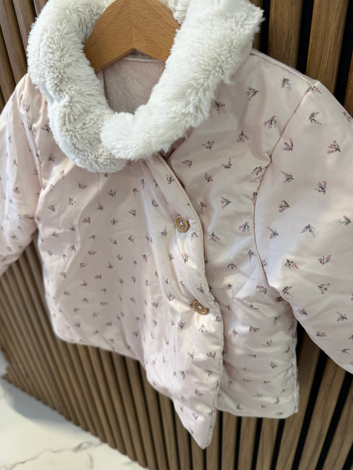 Rožinė striukė Next