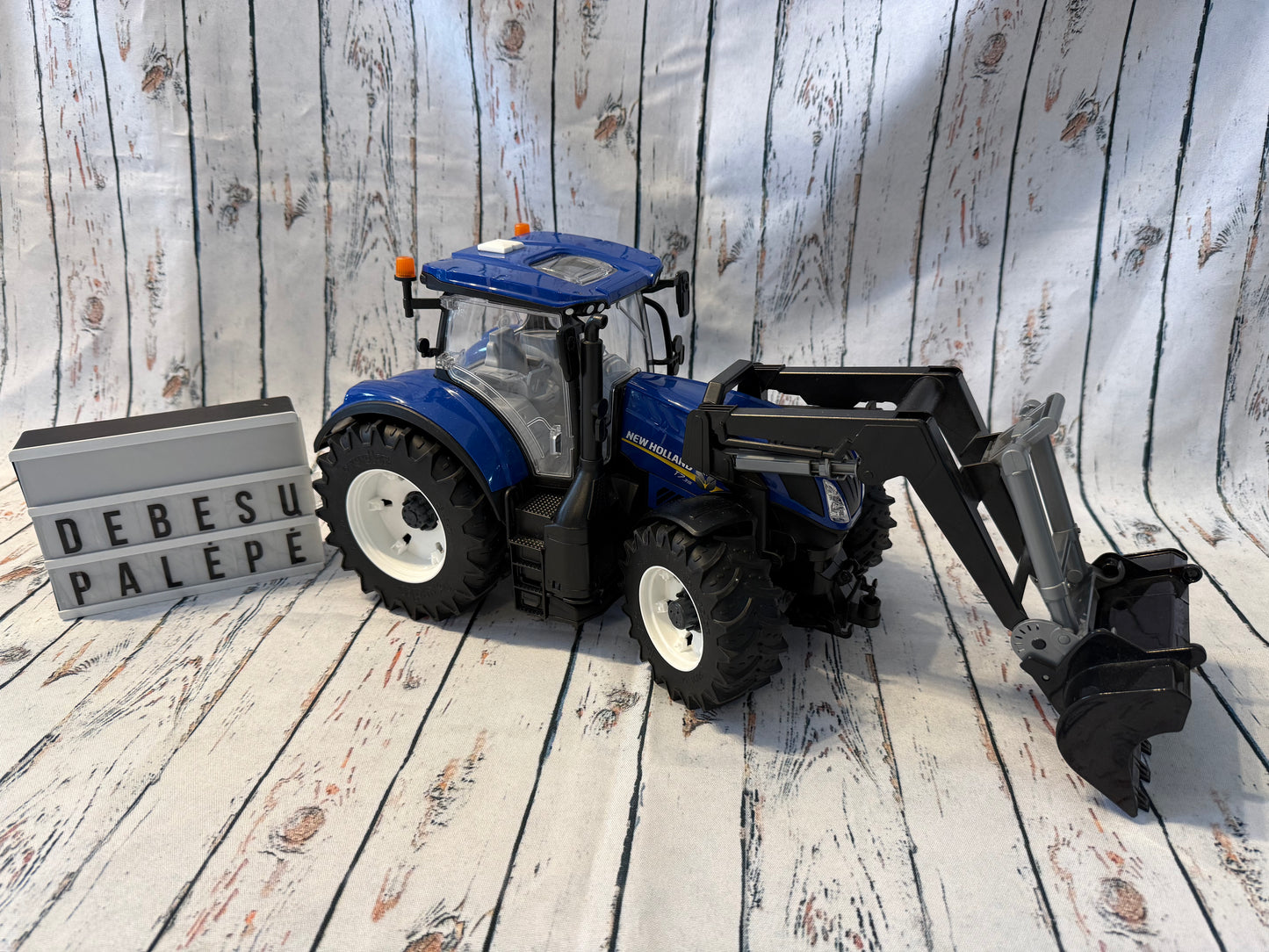 🚜💙 BRUDER „New Holland“ traktorius su priekiniu krautuvu