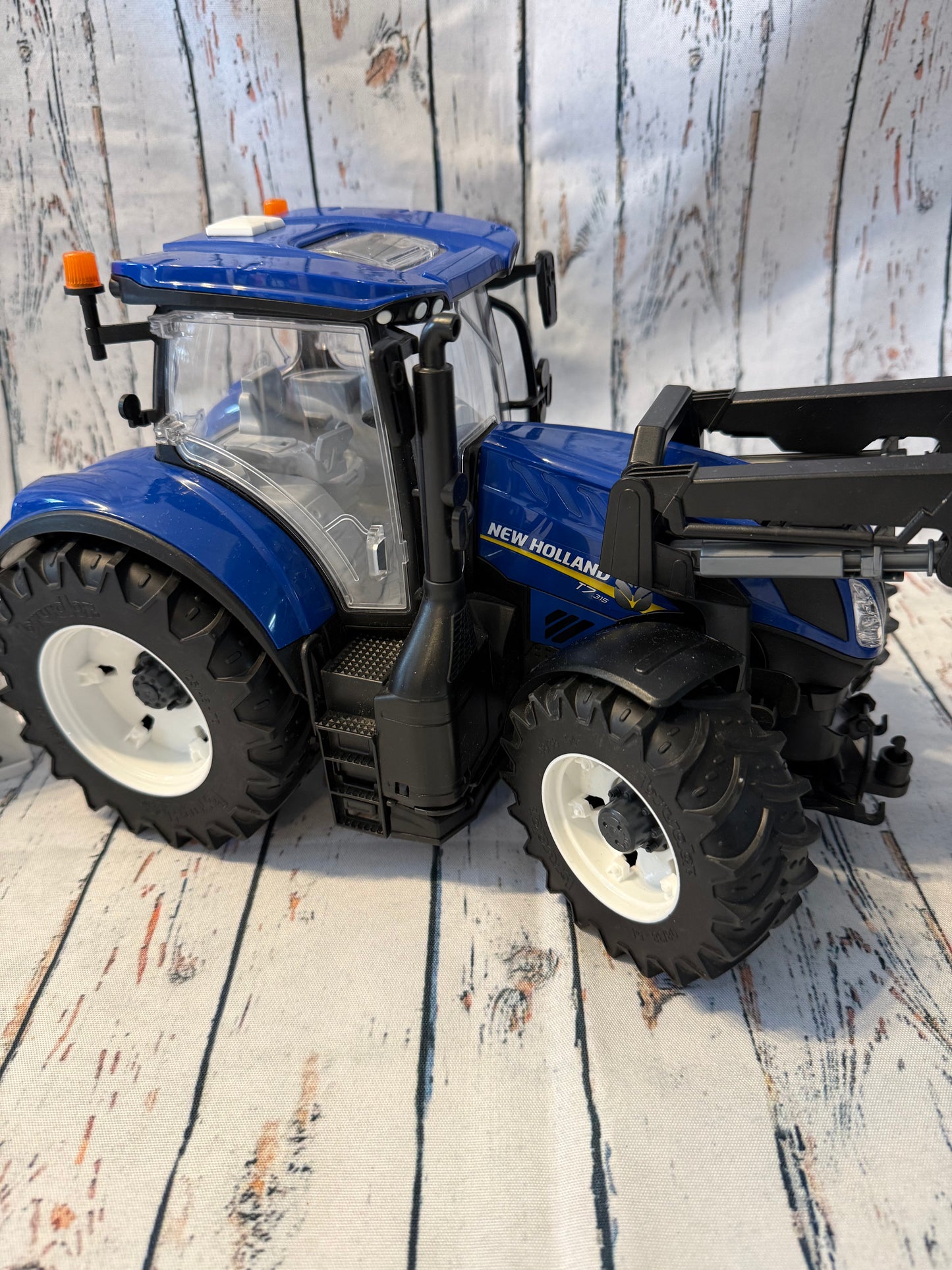 🚜💙 BRUDER „New Holland“ traktorius su priekiniu krautuvu