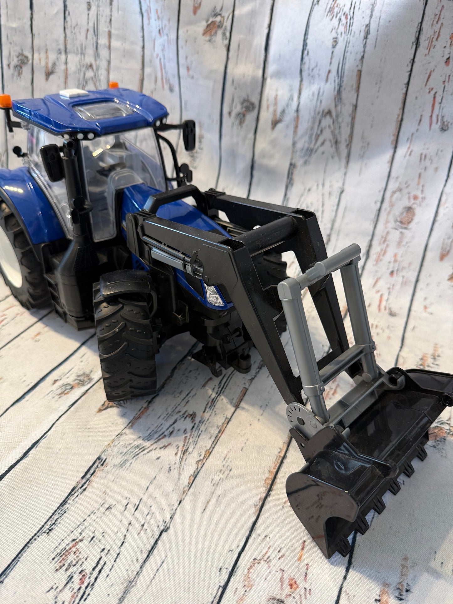 🚜💙 BRUDER „New Holland“ traktorius su priekiniu krautuvu