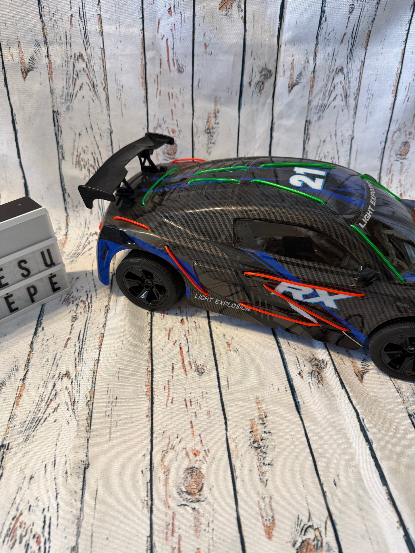 🏎️🎮 Nuotoliniu būdu valdomas sportinis automobilis