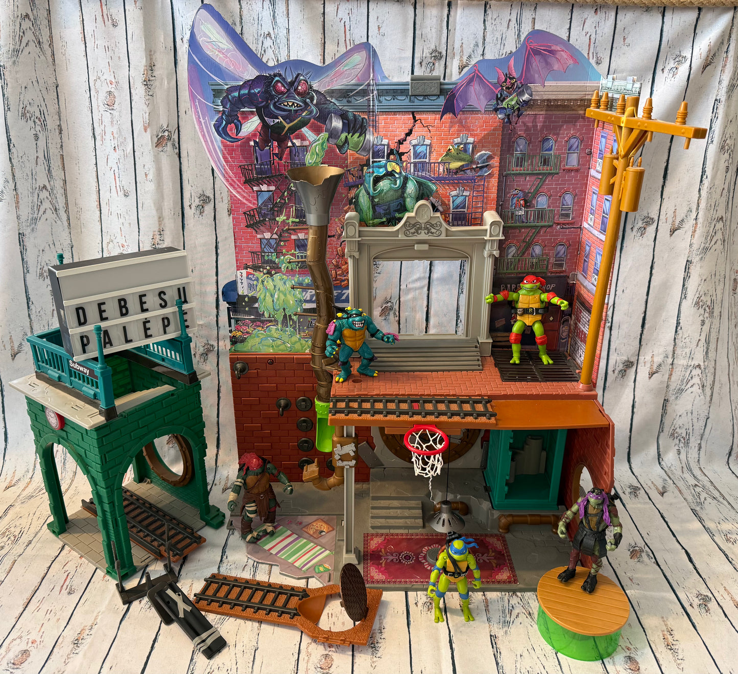 🐢🍕 „Teenage Mutant Ninja Turtles“ žaidimų bazė su figūrėlėmis